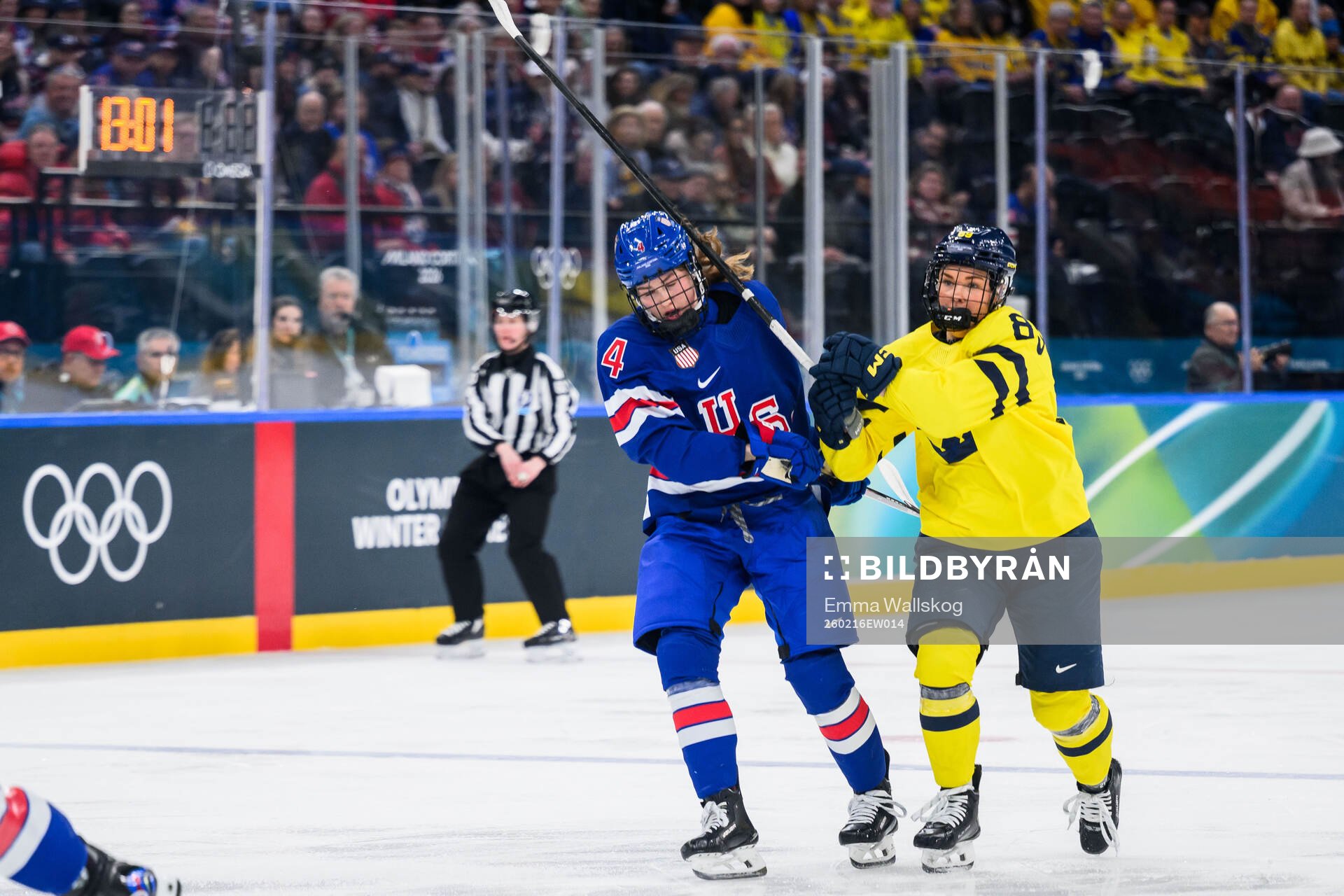 Caroline Harvey of USA and Nicole Hall of Sweden in the