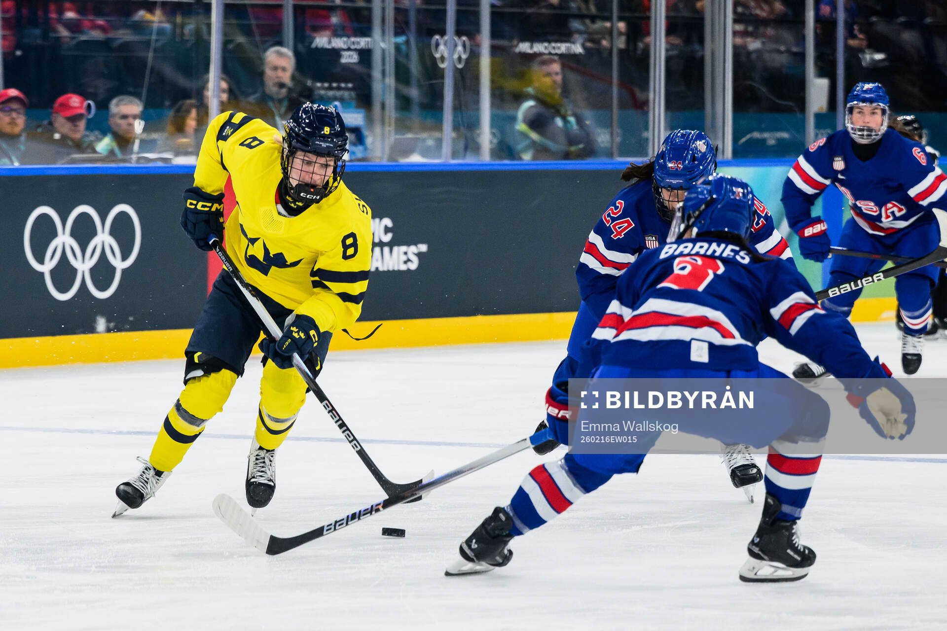 Hilda Svensson of Sweden and Joy Dunne of USA in the