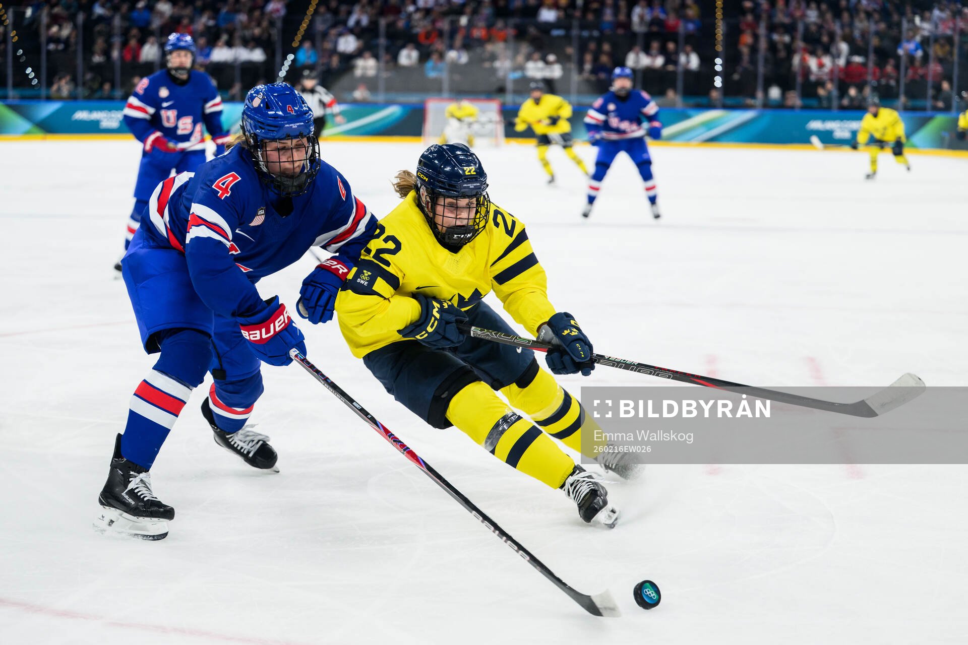 Caroline Harvey of USA and Hanna Thuvik of Sweden in the