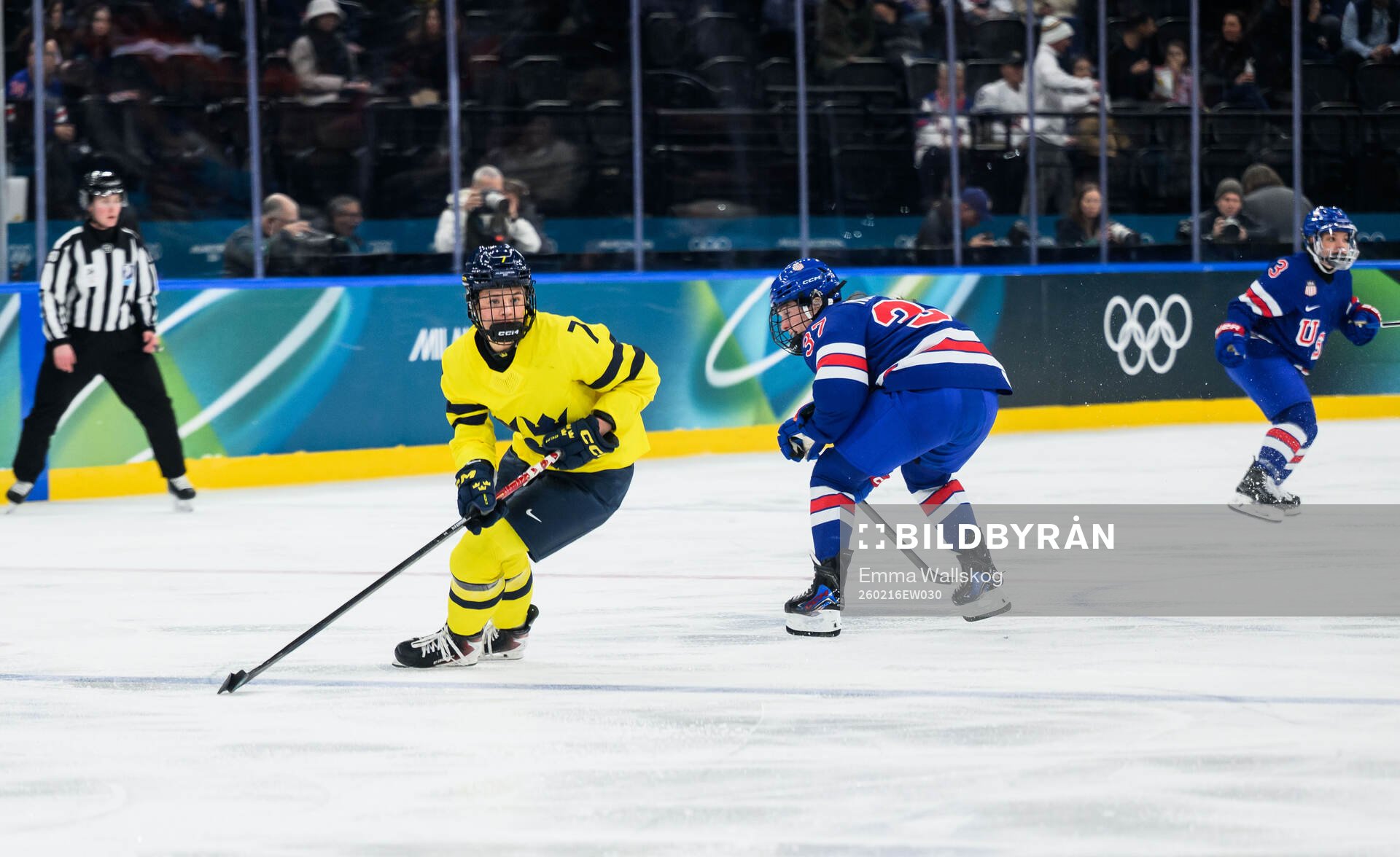 Mira Jungåker of Sweden and Abbey Murphy of USA in the