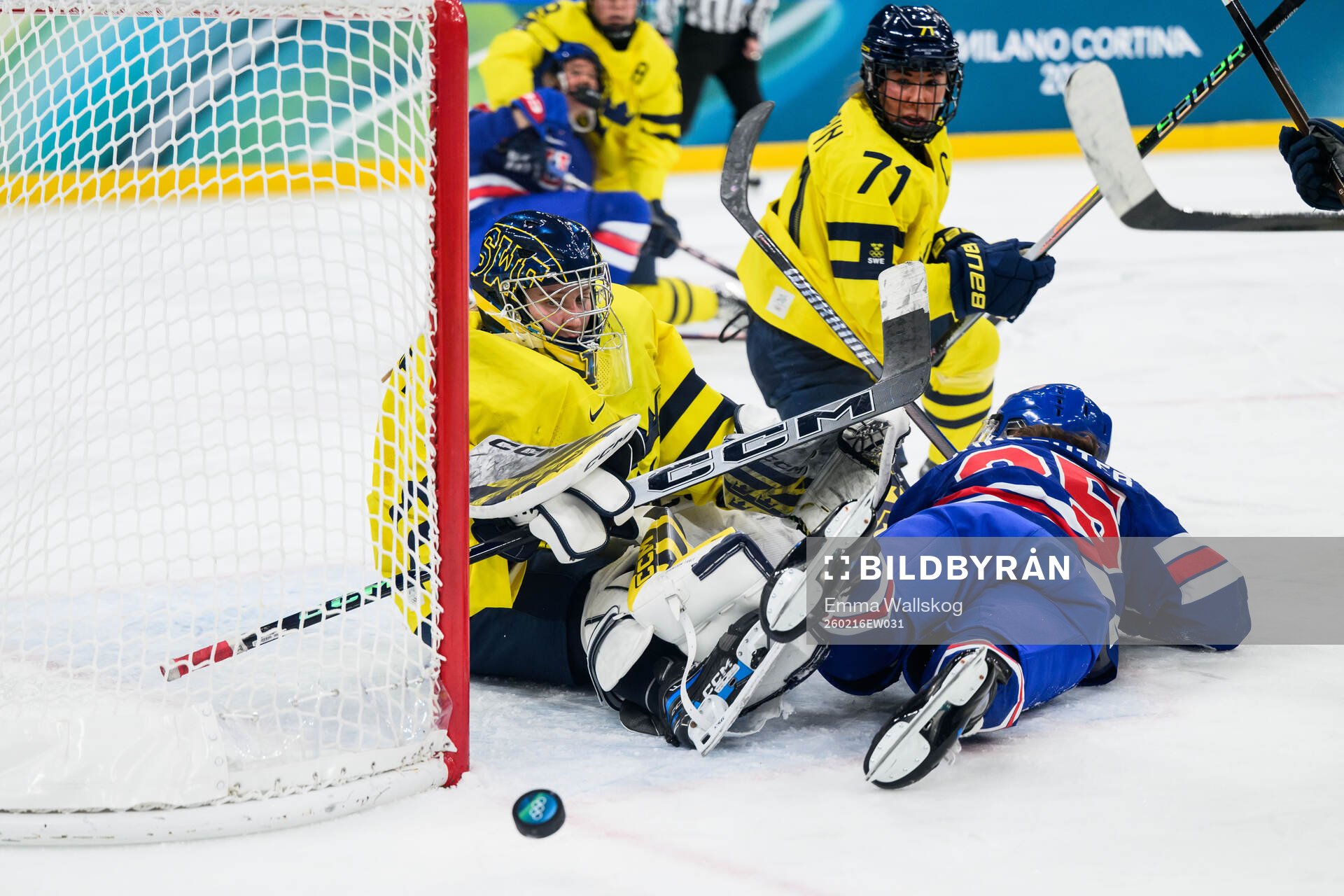 Goaltender Ebba Svensson Träff and Anna Kjellbin of Sweden
