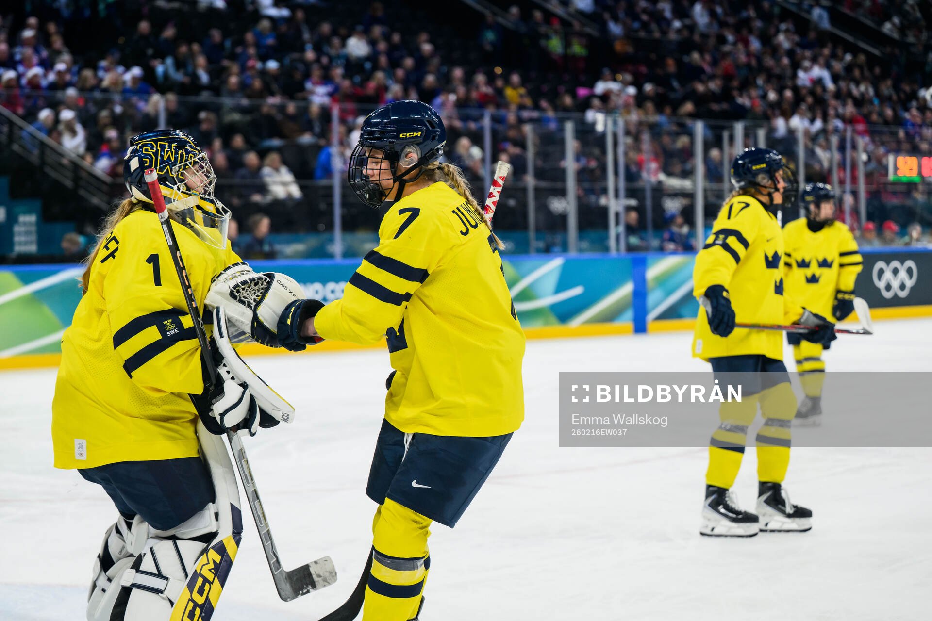 Goaltender Ebba Svensson Träff and Mira Jungåker of