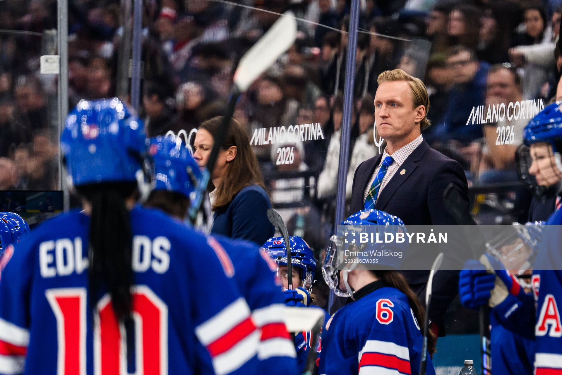 Head coach John Wroblewski of USA in the women's ice hockey