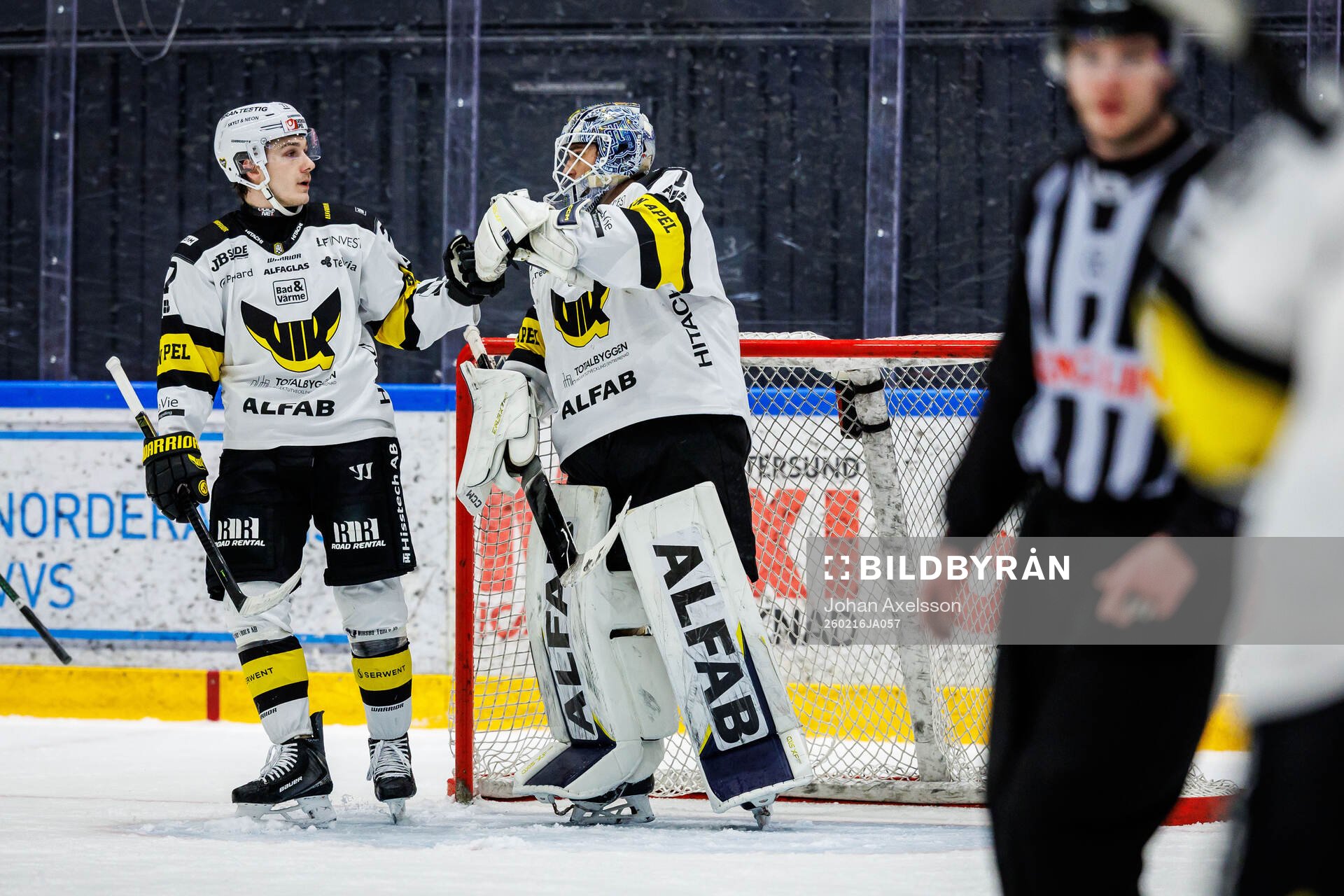 Västerås Oscar Birgersson och målvakt Oliver Håkansson