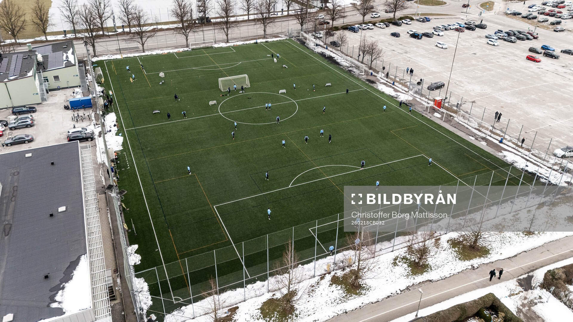 Drönarvy över en träning med Malmö FF