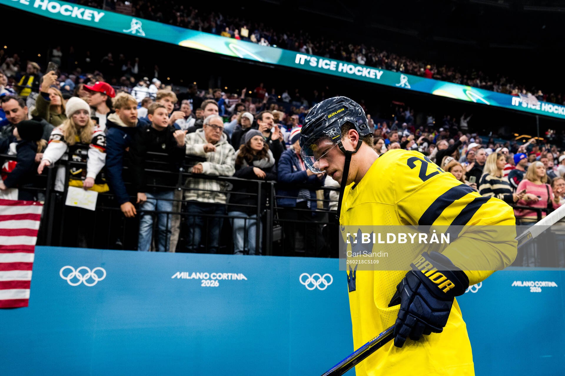 Lucas Raymond of Sweden looks dejected