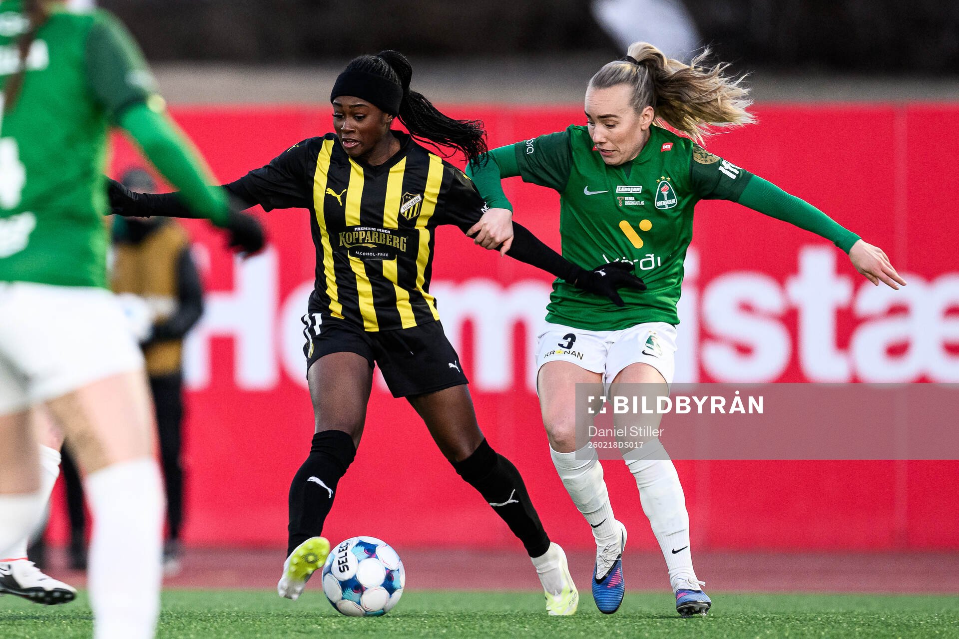 Monica Jusu Bah of Häcken and Elisa Vidarsdottir of