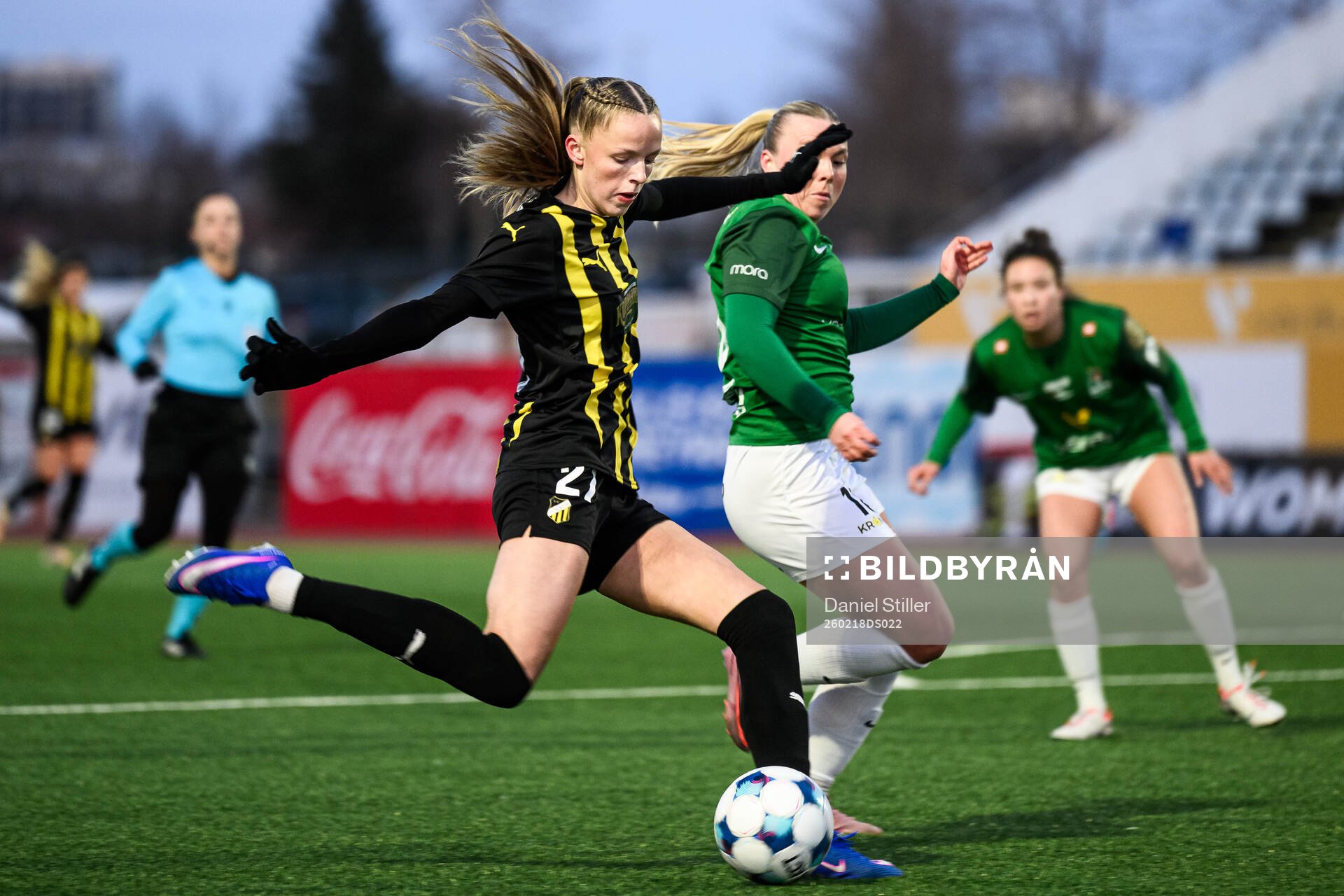 Thelma Karen Palmadottir of Häcken and Kristin Dis