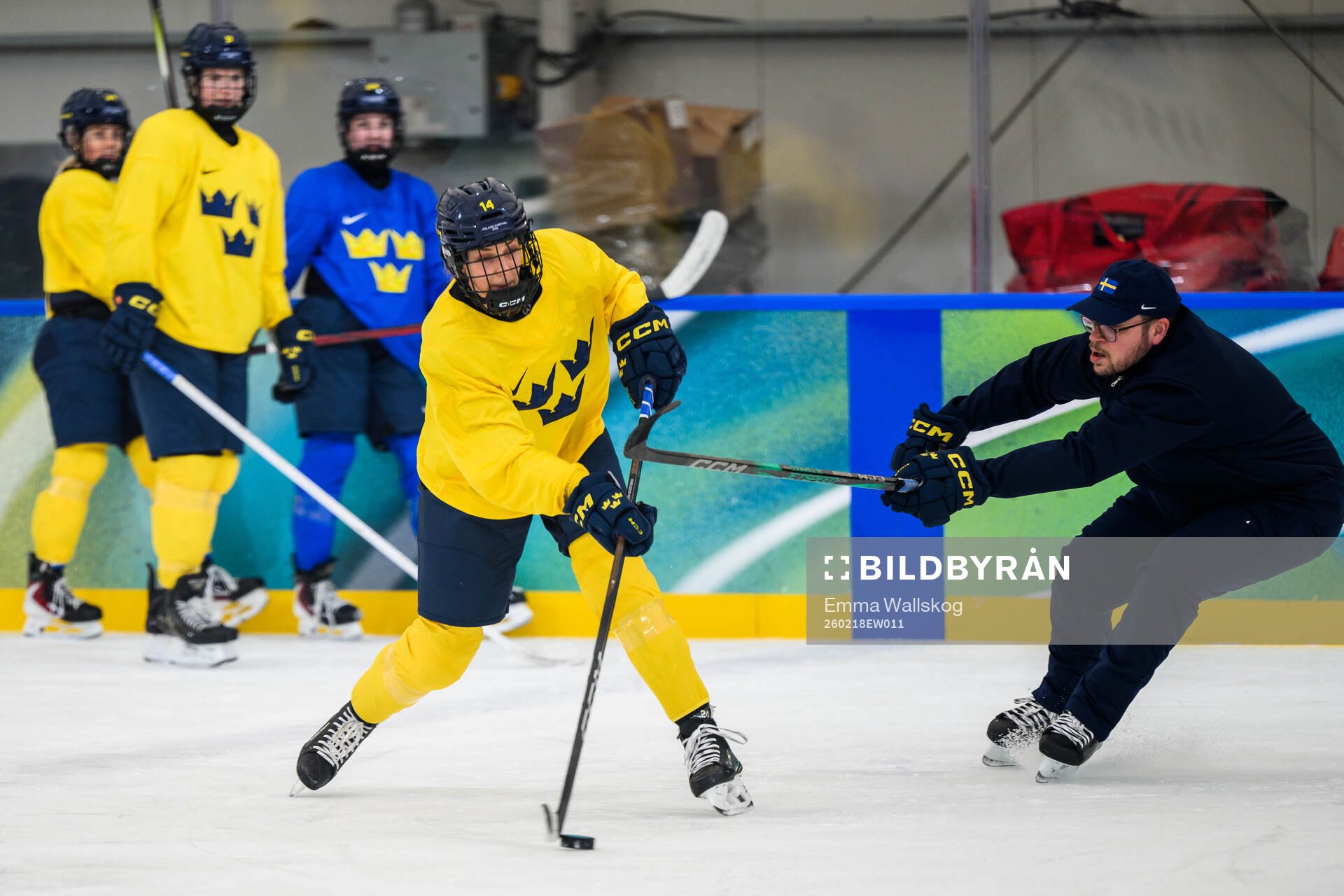 Ida Karlsson and Assistant coach Dennis Bozic of Sweden at