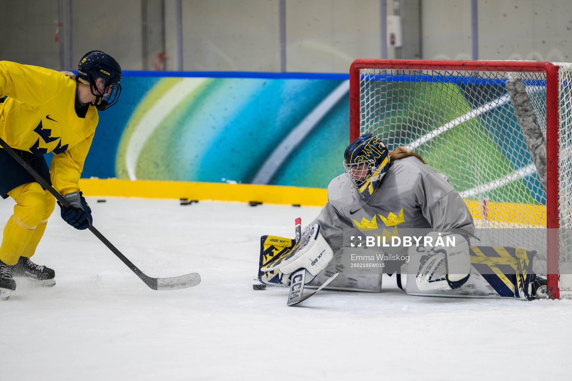 Thea Johansson and goaltender Ebba Svensson Träff of