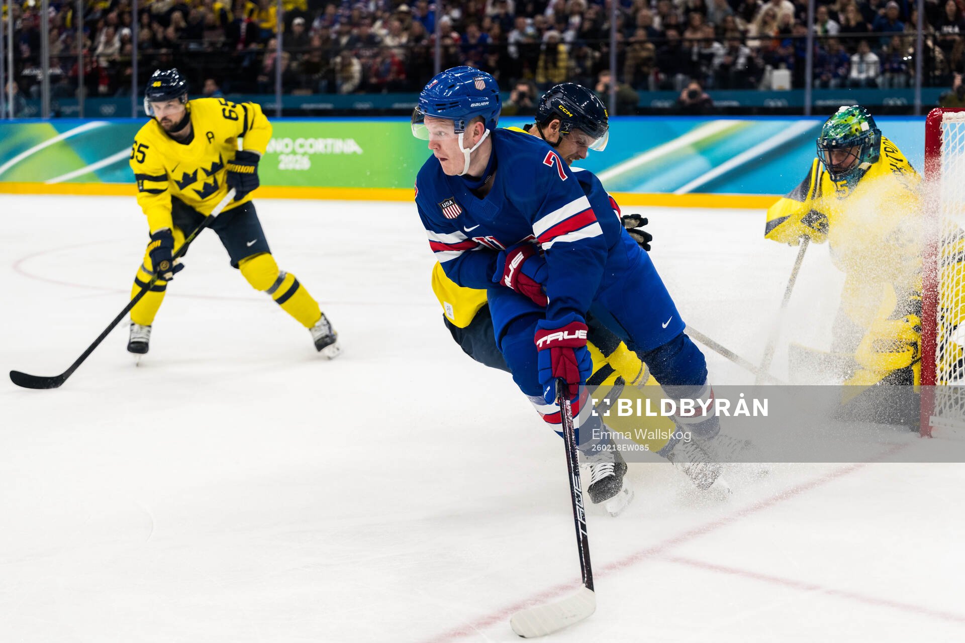Brady Tkachuk of USA as well as Philip Broberg and
