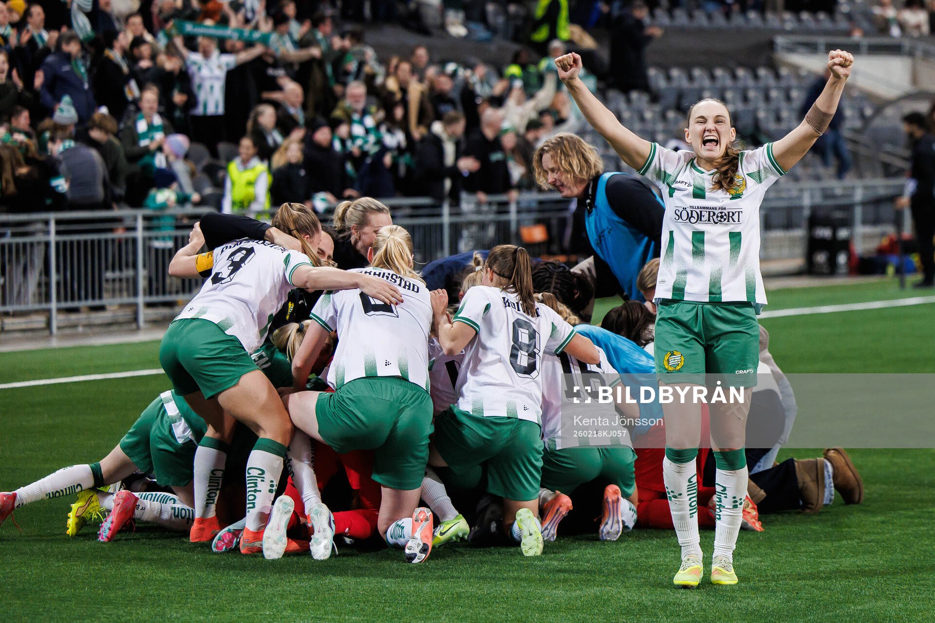 Vilde Hasund of Hammarby celebrates with teammates