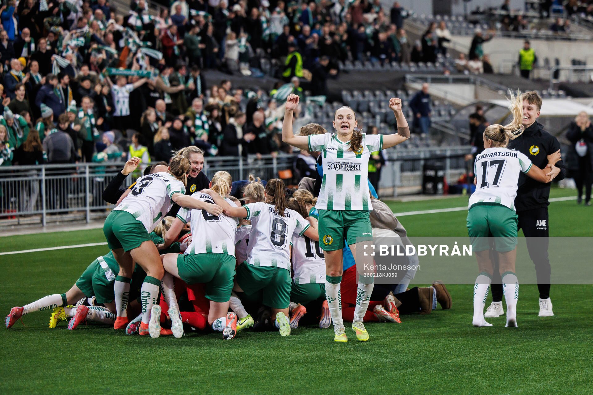 Vilde Hasund of Hammarby celebrates with teammates