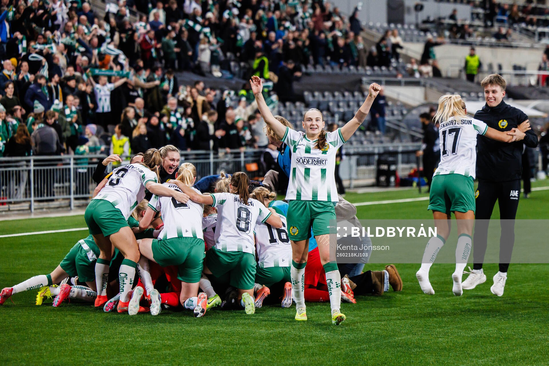 Vilde Hasund of Hammarby celebrates with teammates
