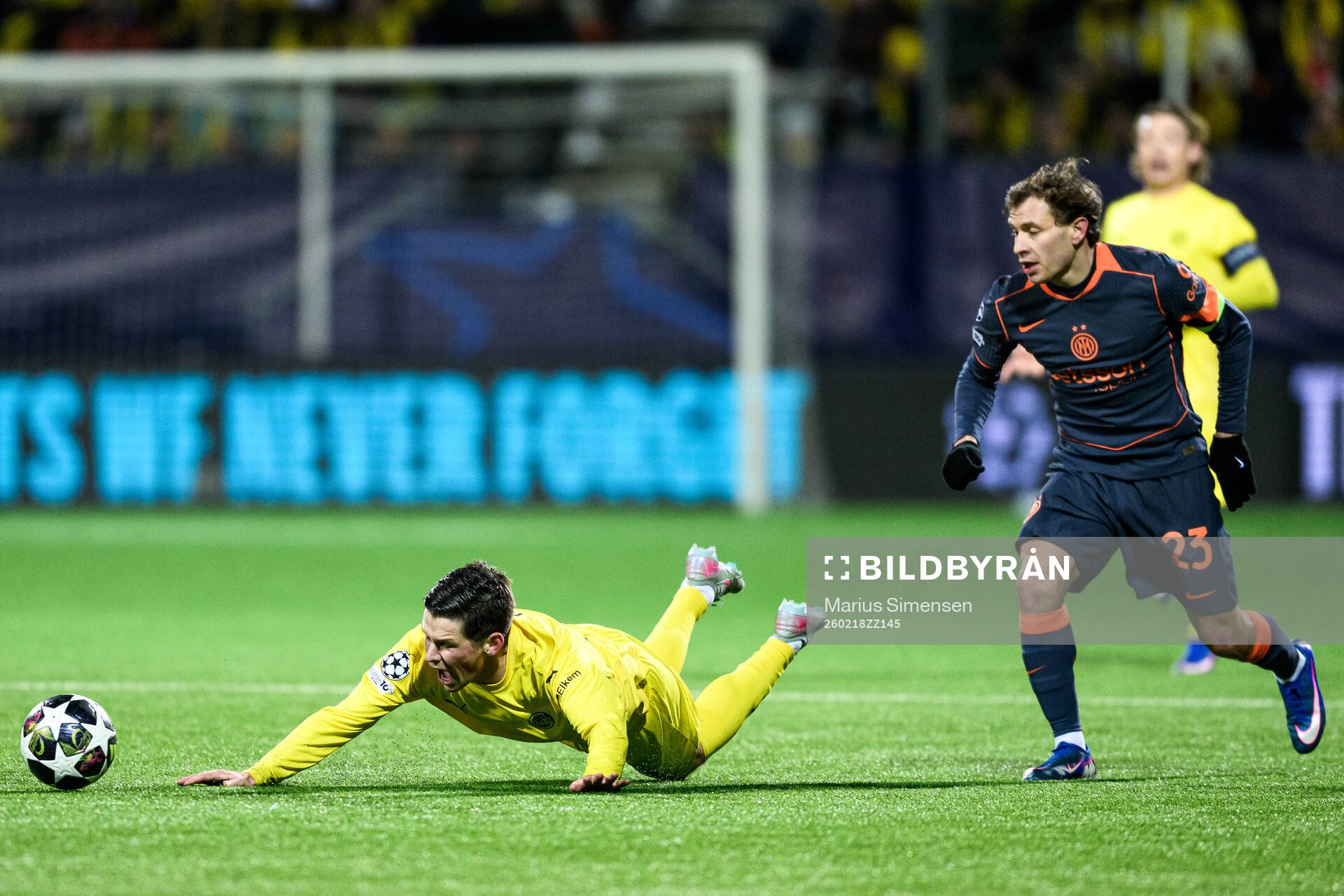 Sondre Brunstad Fet of Bodø/Glimt and Nicolò Barella of