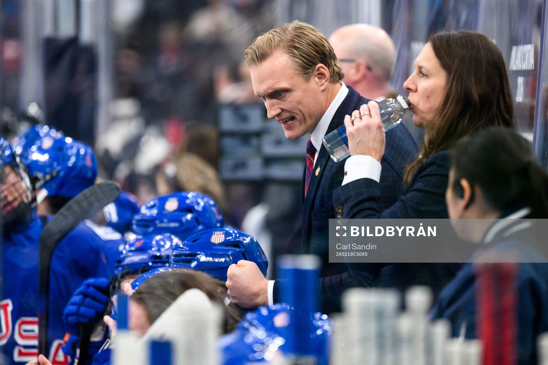 Head coach John Wroblewski of USA in the women's ice hockey