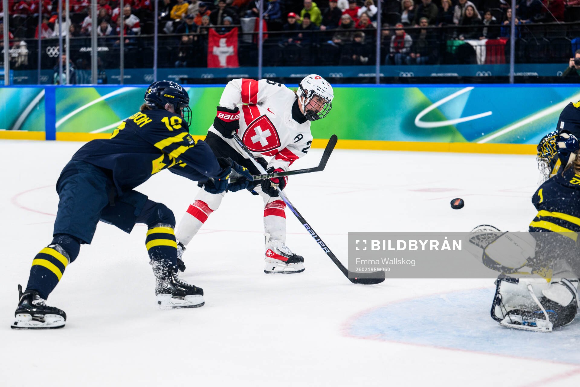 Alina Muller of Switzerland scores the winning goal