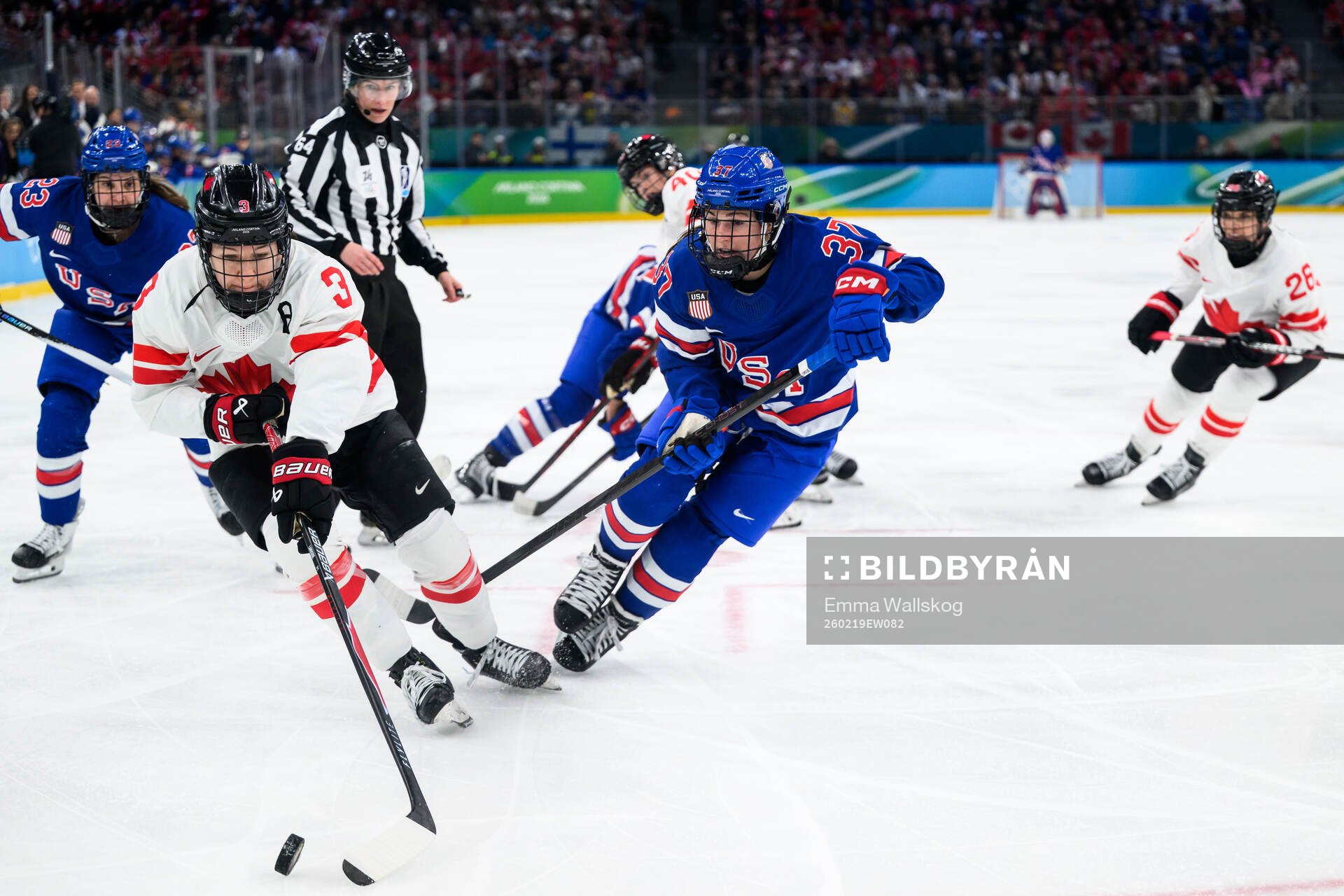 Jocelyne Larocque of Canada and Abbey Murphy of USA in the