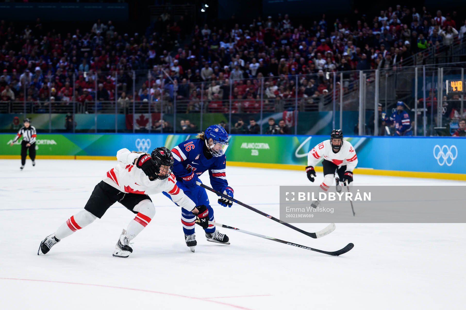 Renata Fast of Canada and Hayley Scamurra of USA in the