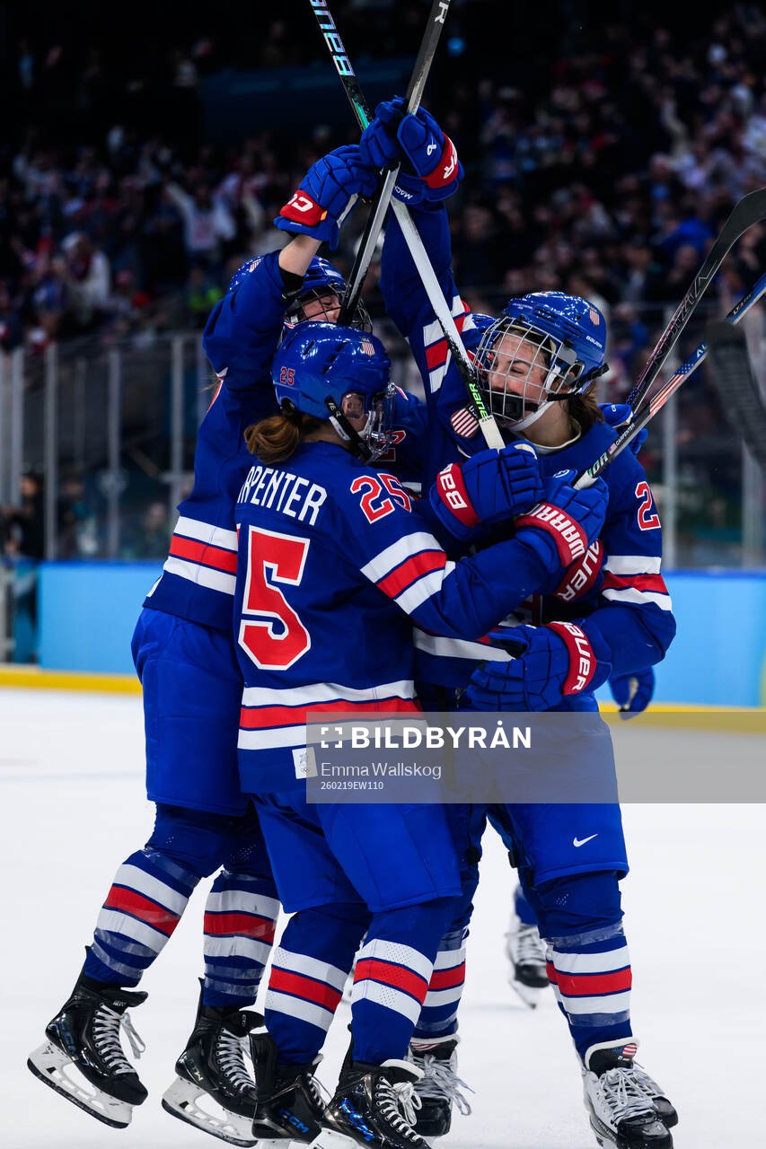 Hilary Knight of USA celebrate with teammates