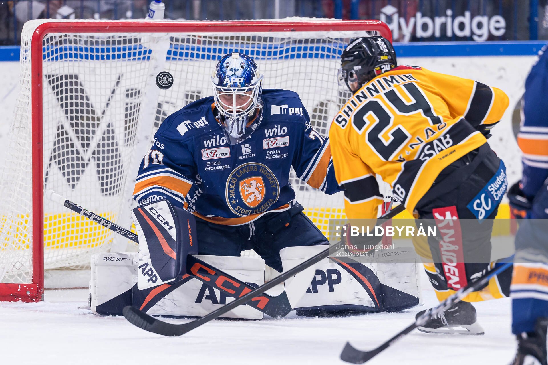 Växjös målvakt Adam Åhman och Luleås Brendan Shinnimin