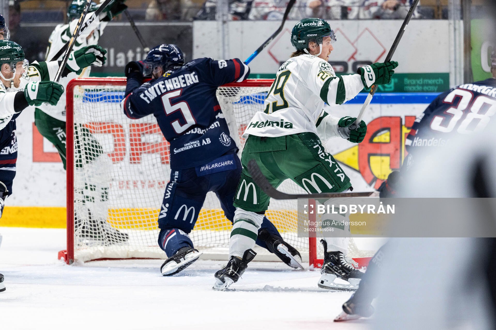 Färjestads Oskar Steen jublar