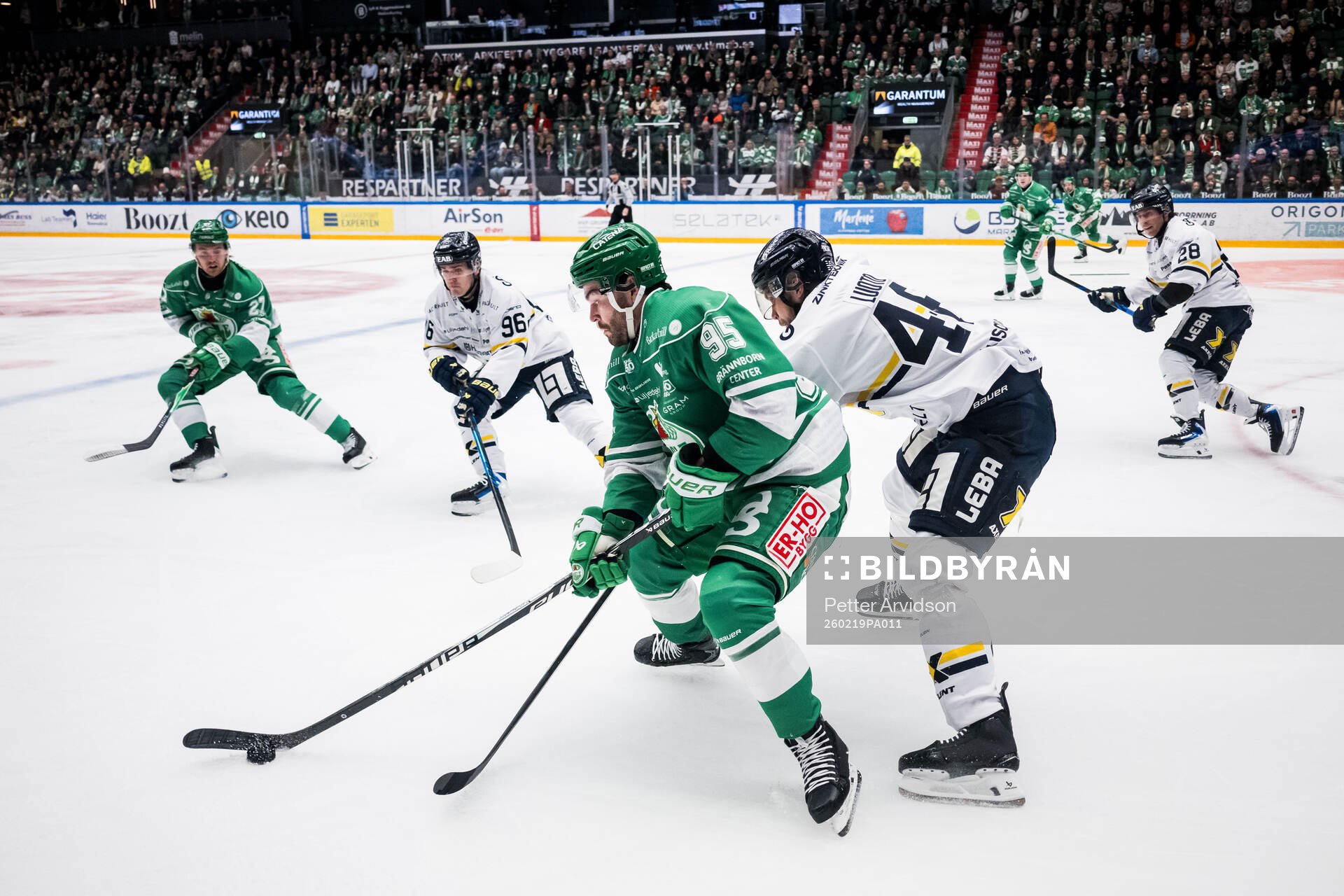 Rögles Mark Friedman och HV71s Nikola Pasic och Joona Luoto