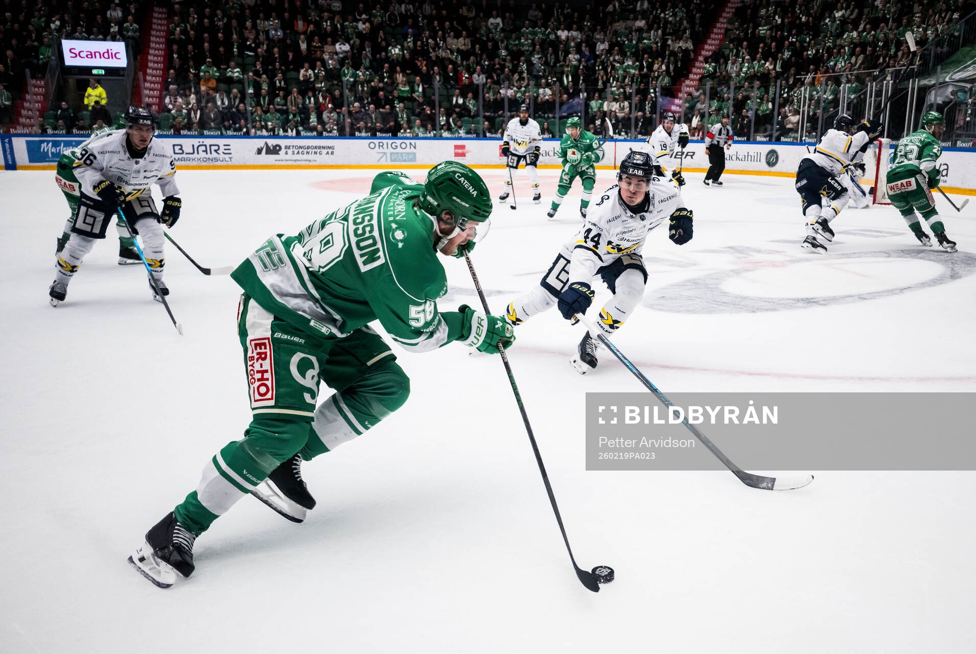 Rögles Filip Johansson och HV71s Hugo Fransson