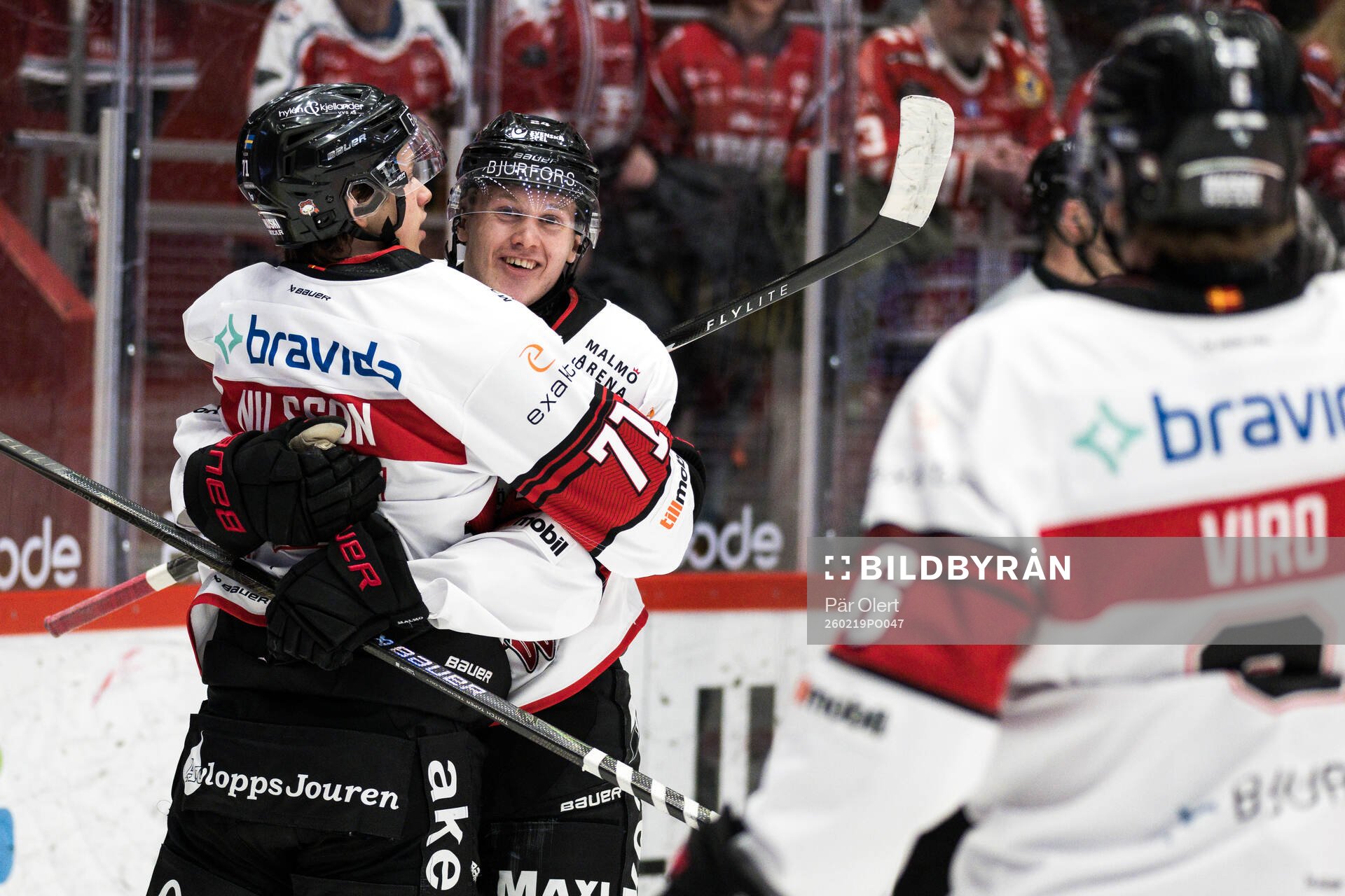 Malmö Redhawks Isac Nilsson och Filip Björkman  jublar
