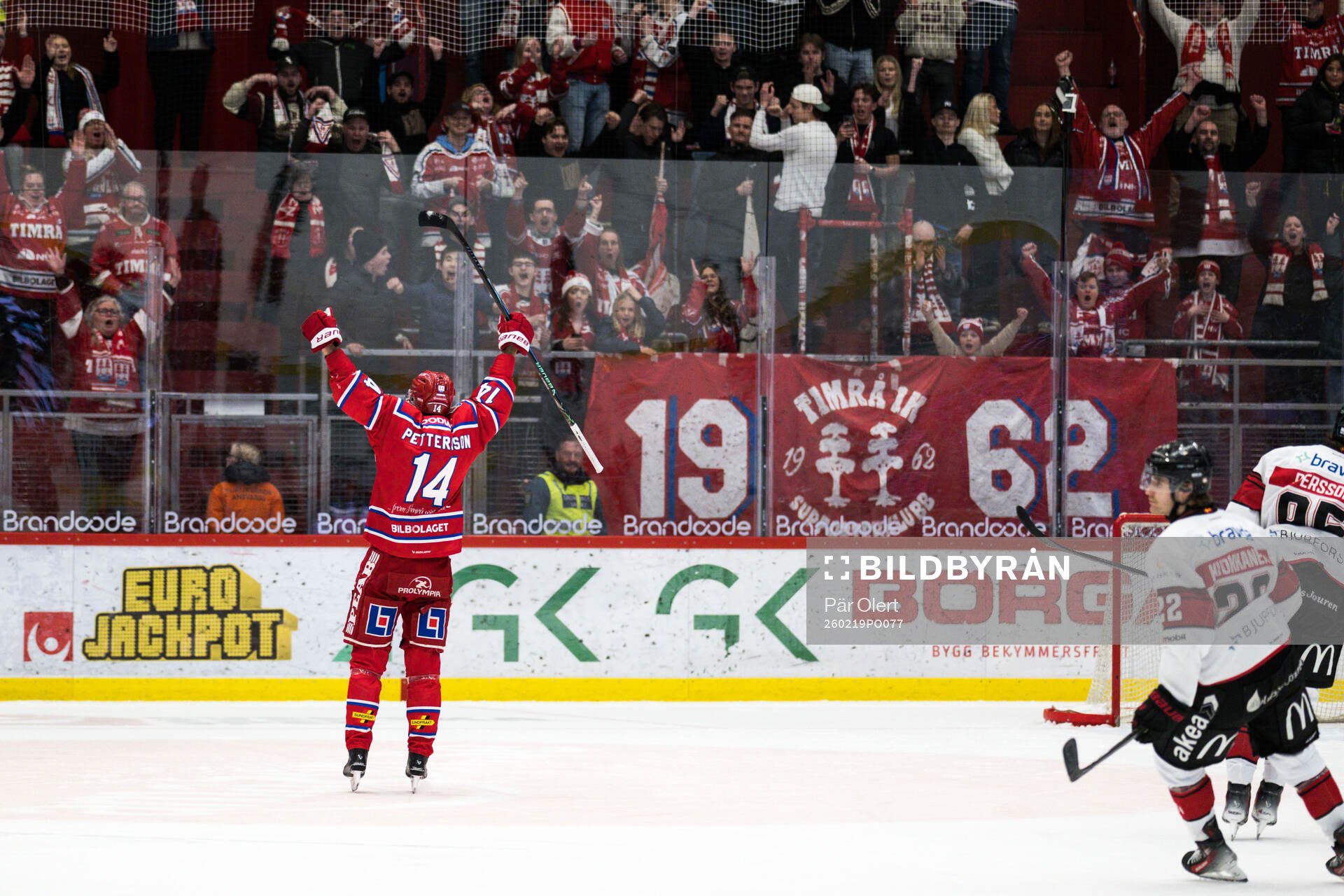 Timrås Emil Pettersson jublar