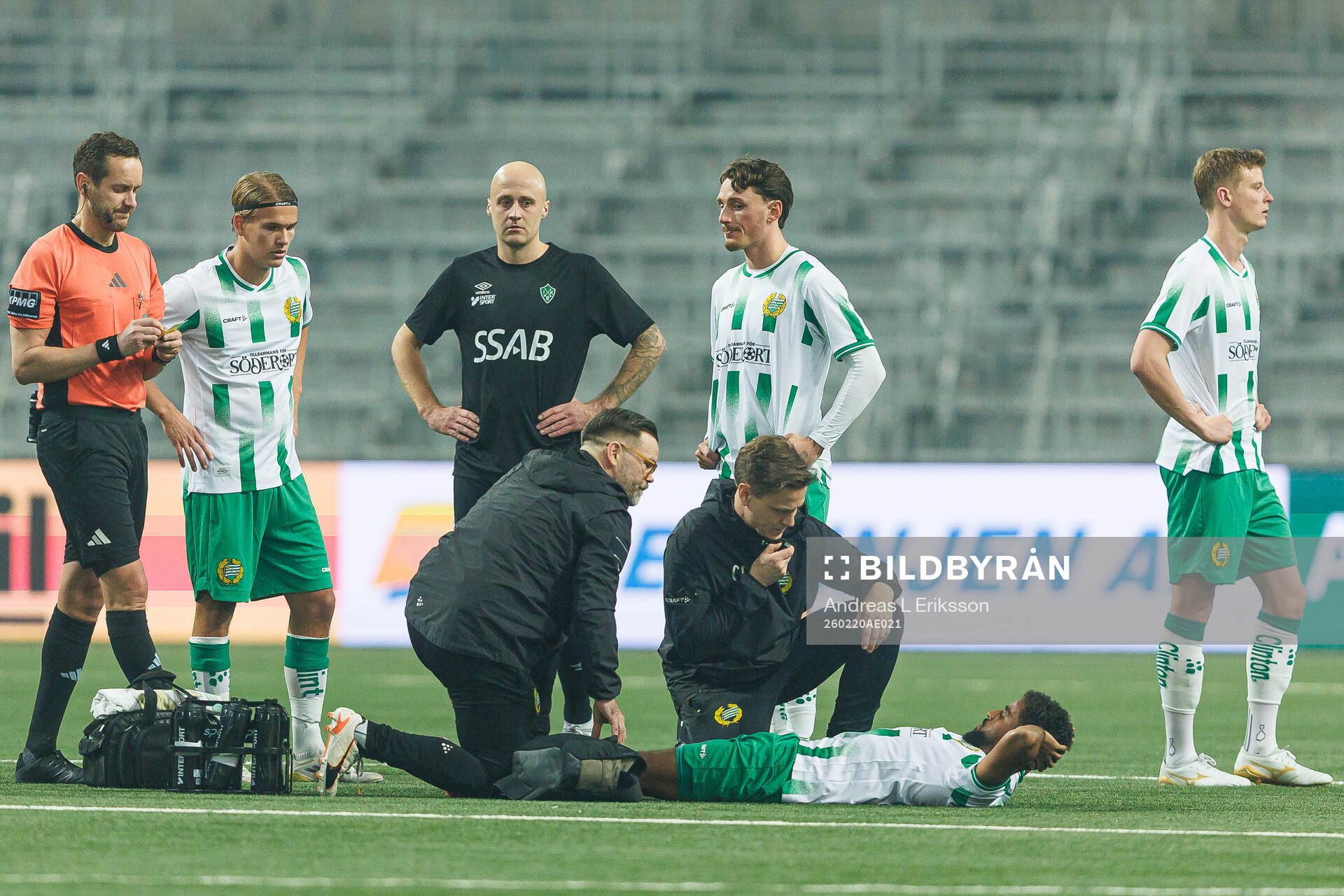 Hammarbys Tesfaldet Tekie har ont och får vård