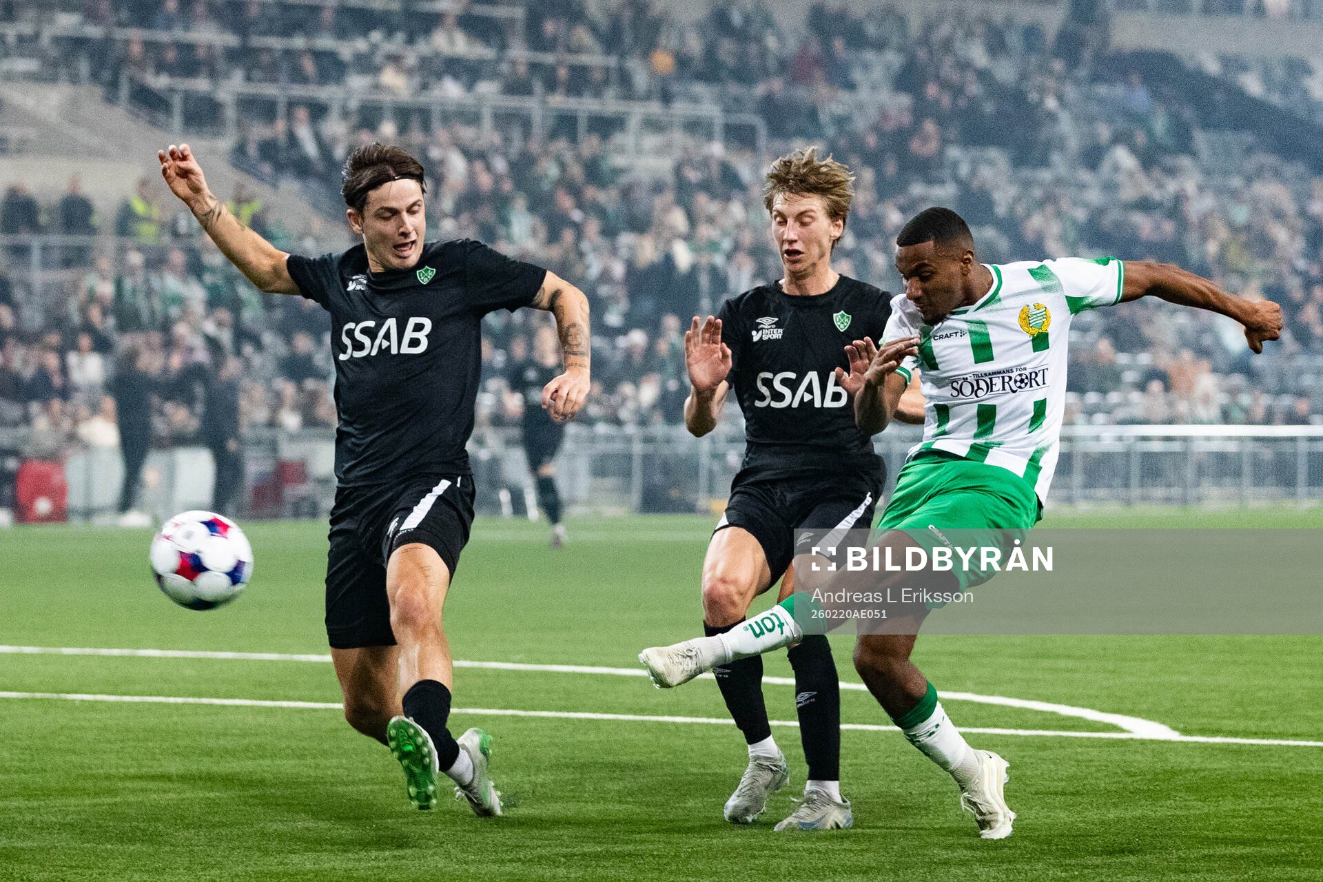 Hammarbys Paulos Abraham med ett skott förbi Brages Tobias