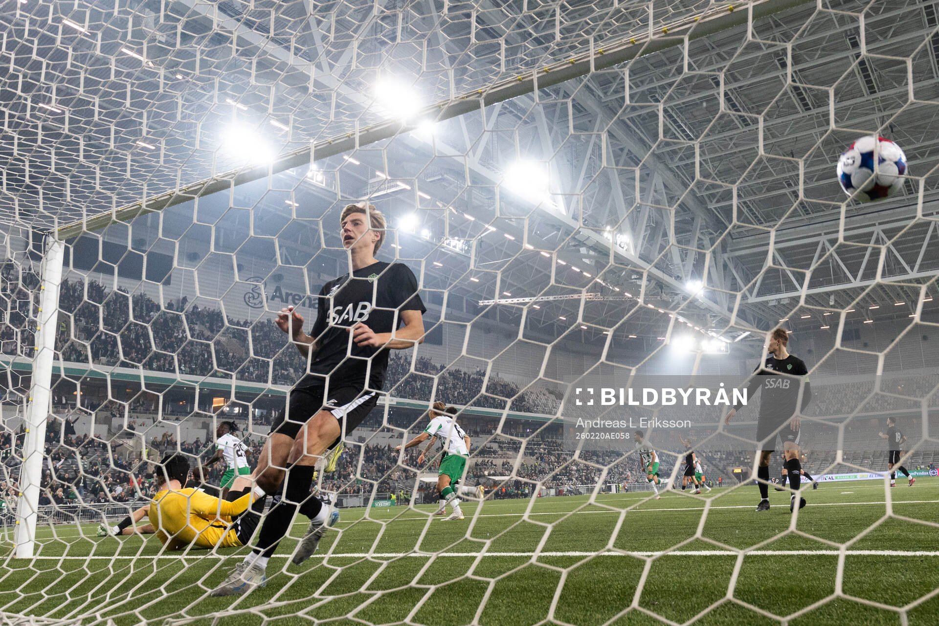 Brages målvakt Viktor Frodig släpper in 1-0 från