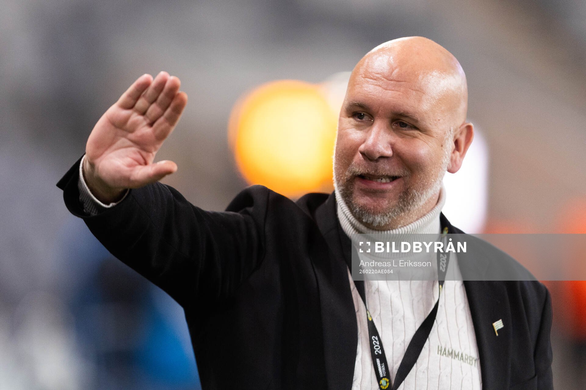 Hammarbys sportchef Mikael Hjelmberg innan fotbollsmatchen