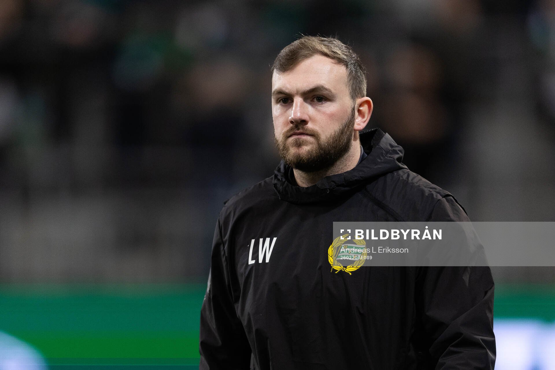 Hammarbys fystränare Liam Watkins innan fotbollsmatchen i