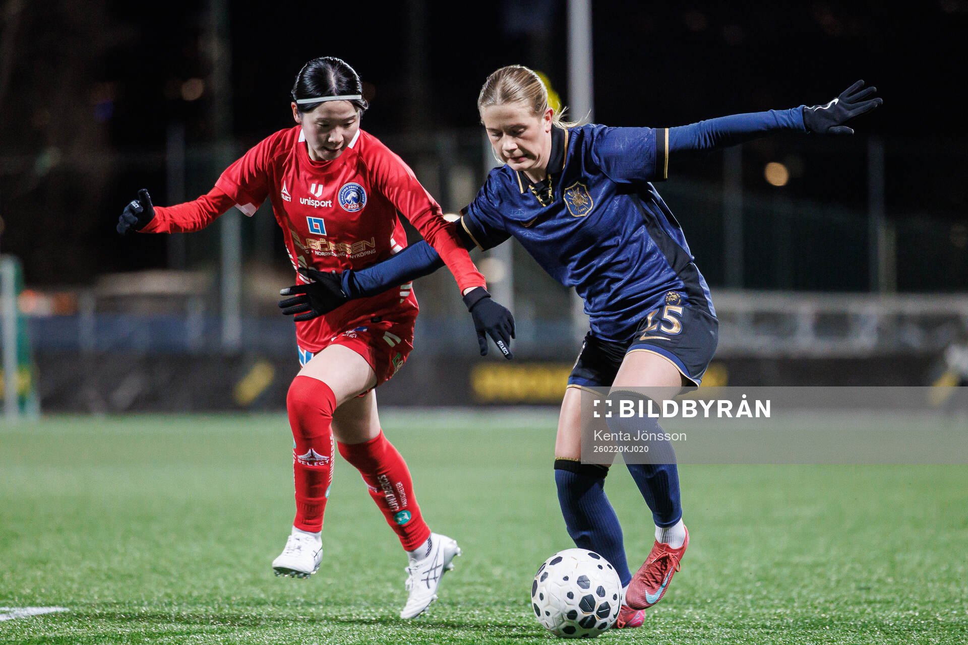 Linköpings Miu Kitamura och AIKs Olivia Lindstedt