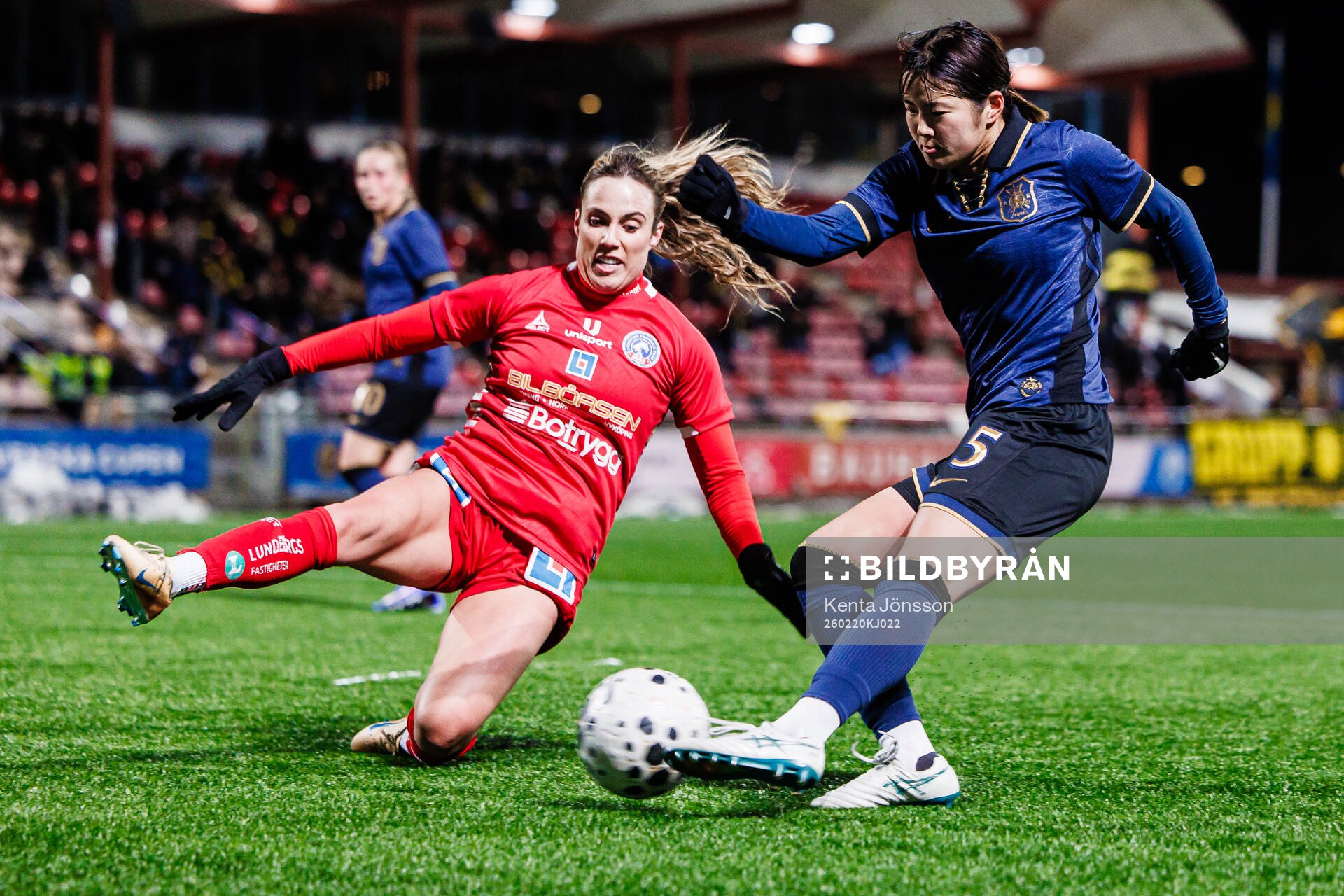 Linköpings Ashlynn Nicole Serepca och AIKs Haruna Tabata