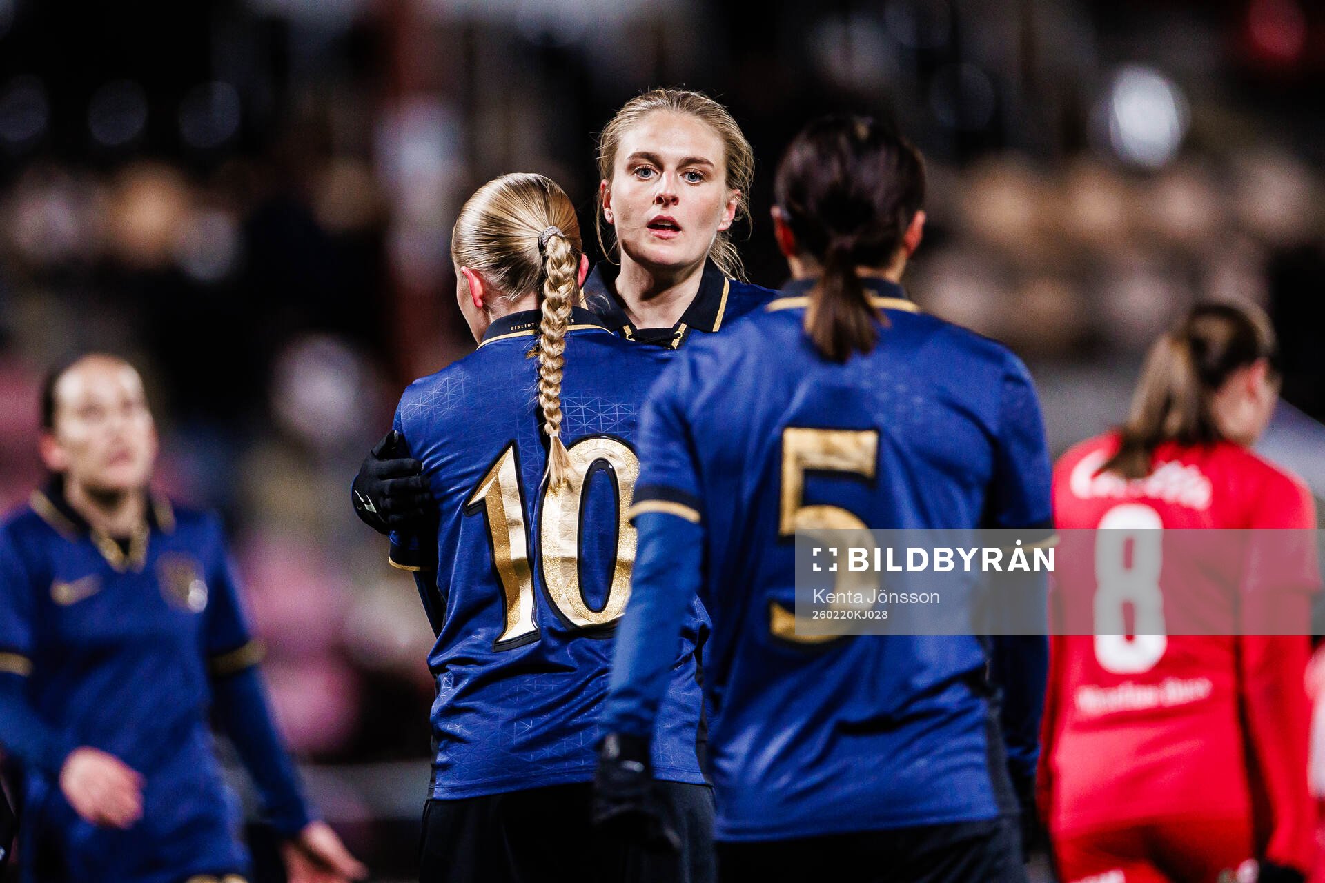 AIKs Lisa Björk jublar med Nova Selin och Haruna Tabata