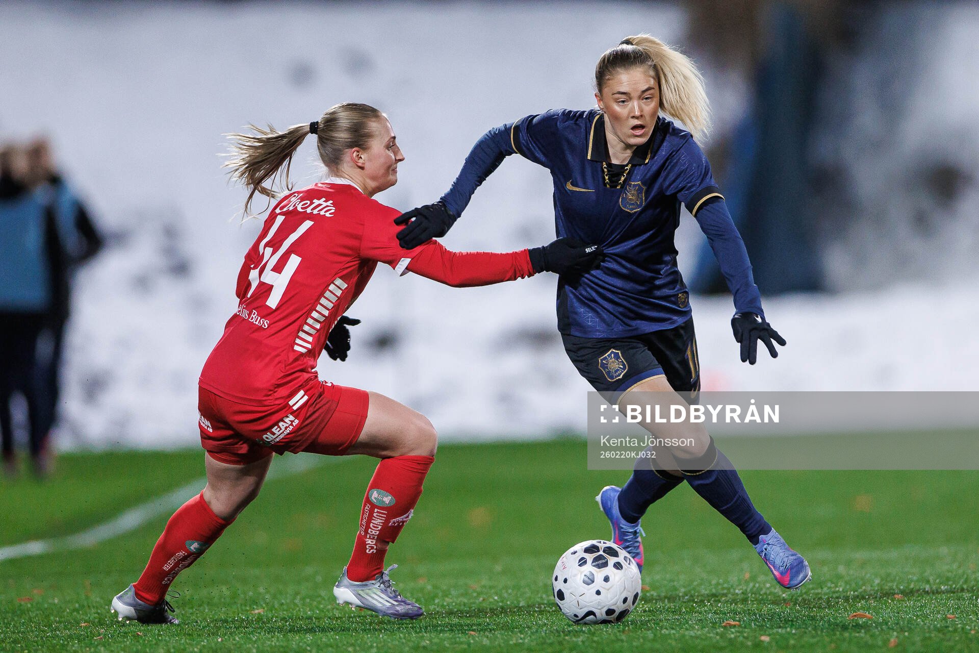 Linköpings Emma Viklund och AIKs Ida Björnberg
