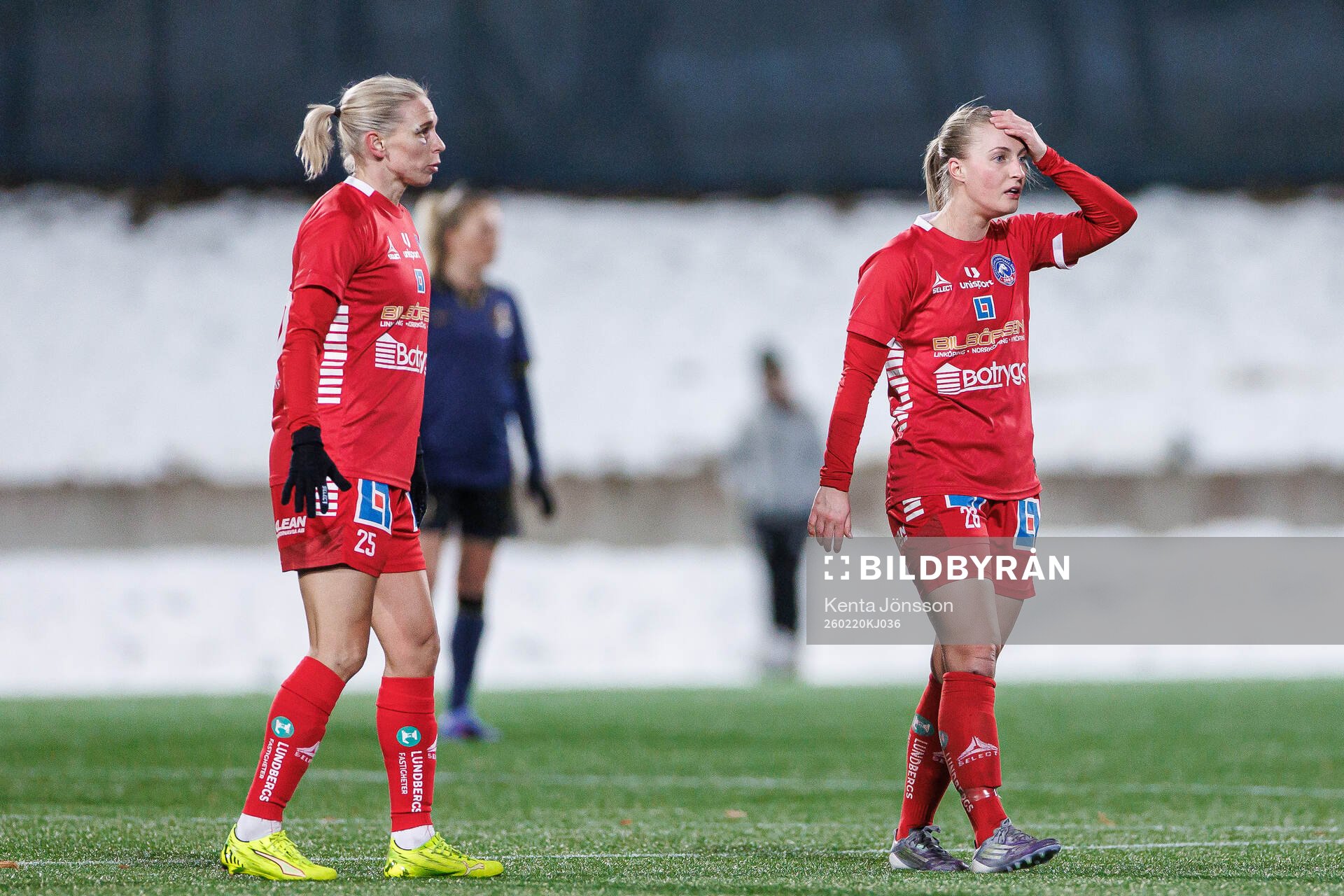Linköpings Jonna Andersson och Emma Viklund deppar