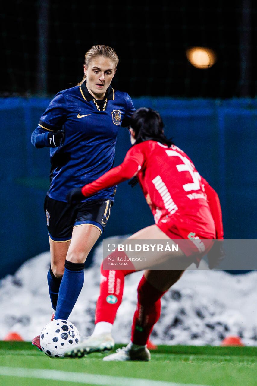 AIKs Lisa Björk och Linköpings Amber DiOrio