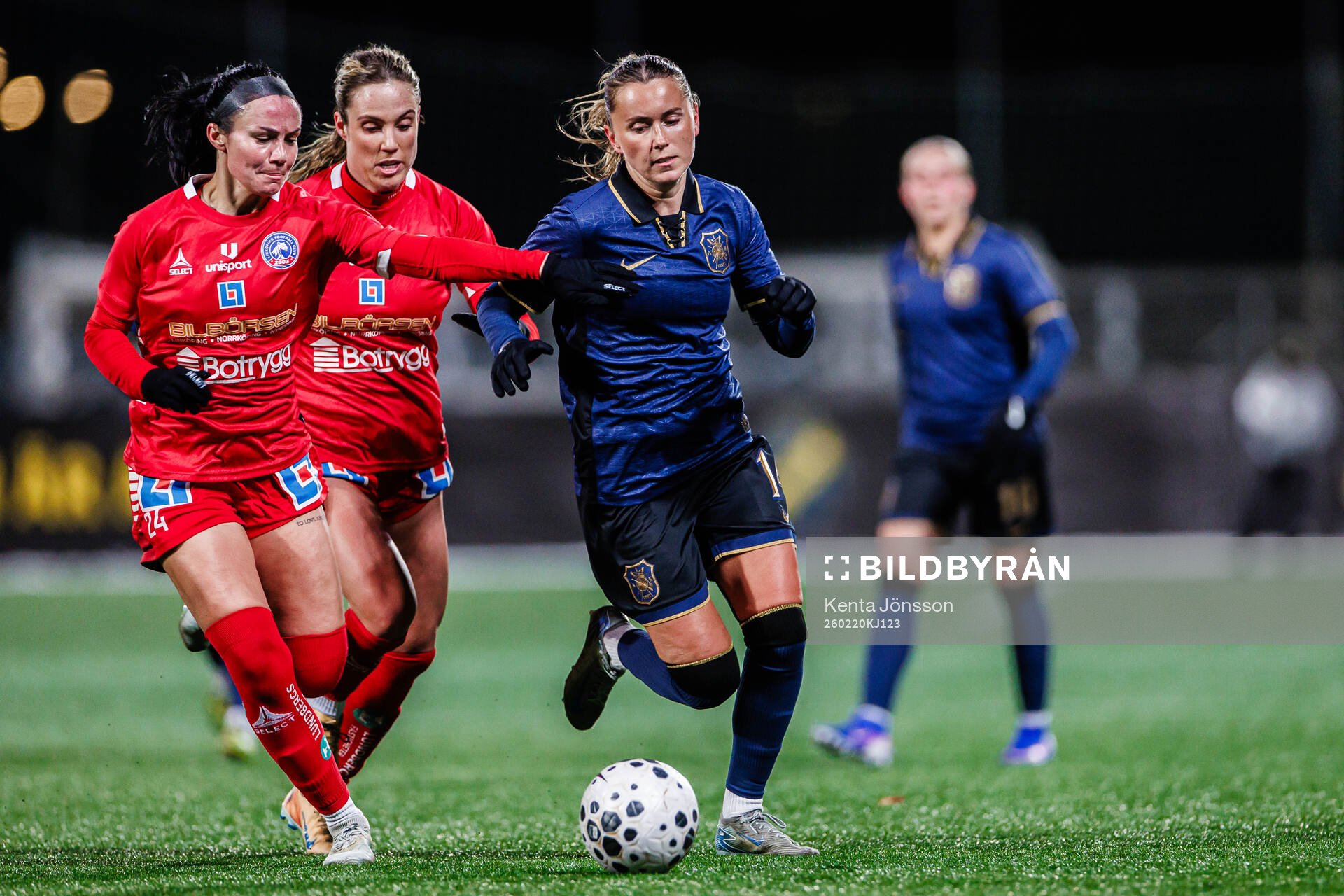 Linköpings Amber DiOrio och AIKs Adelisa Grabus