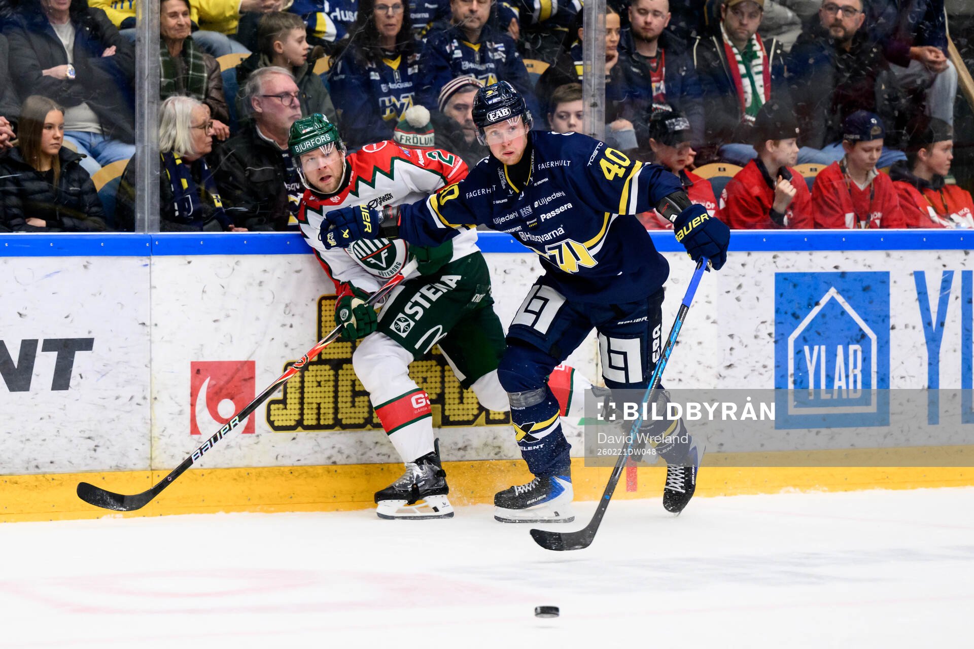 HV71s Oskar Stål-Lyrenäs och Frölundas Christian Folin