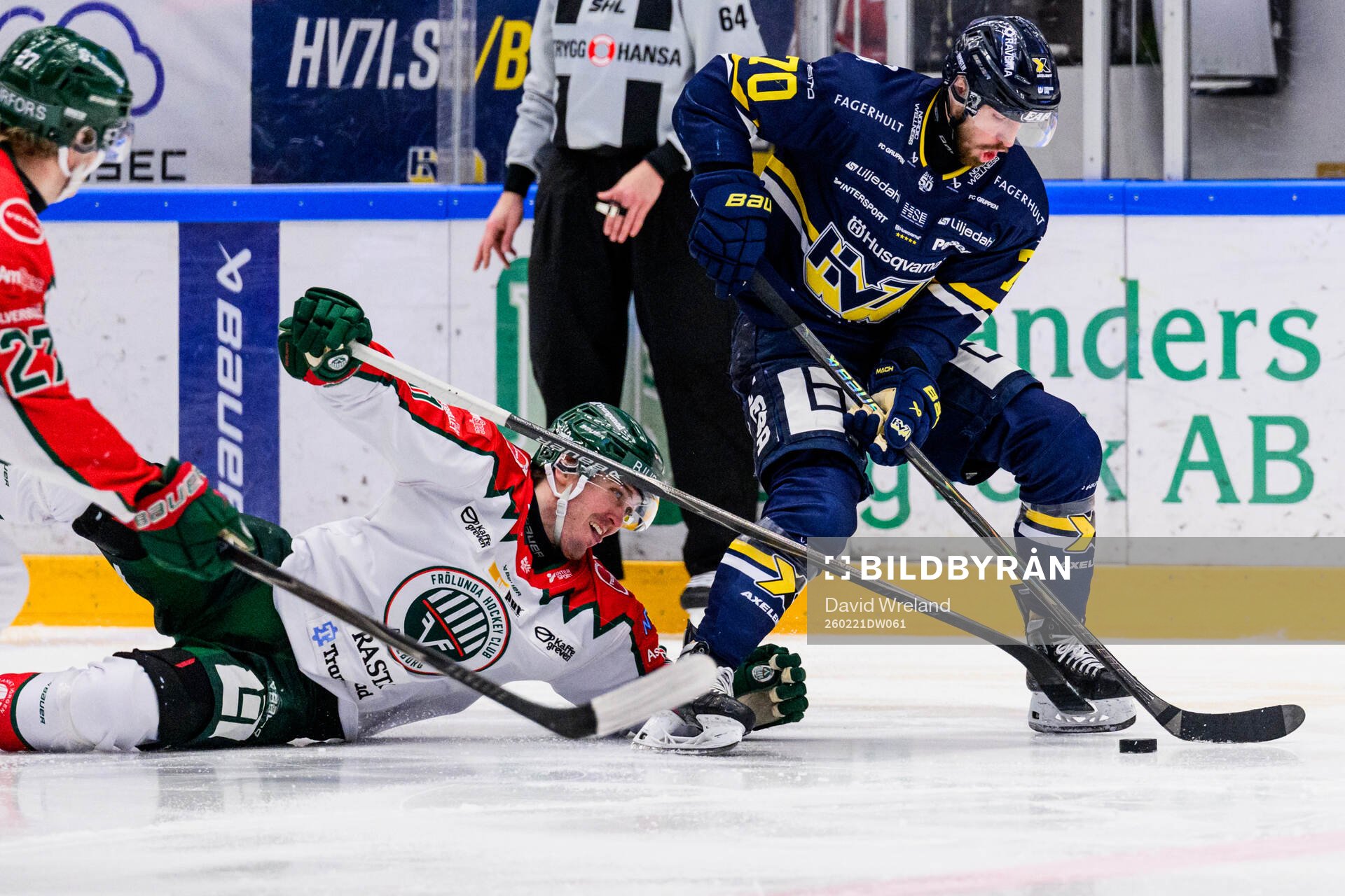 HV71s Lukas Rousek och Frölundas Max Lindholm
