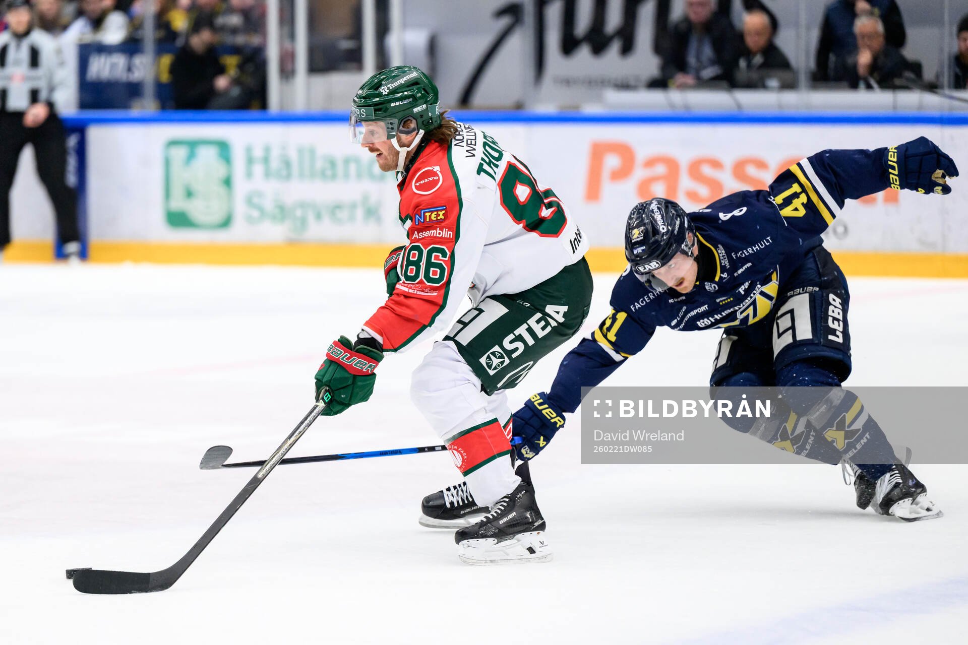 Frölundas Erik Thorell och HV71s Riley Woods