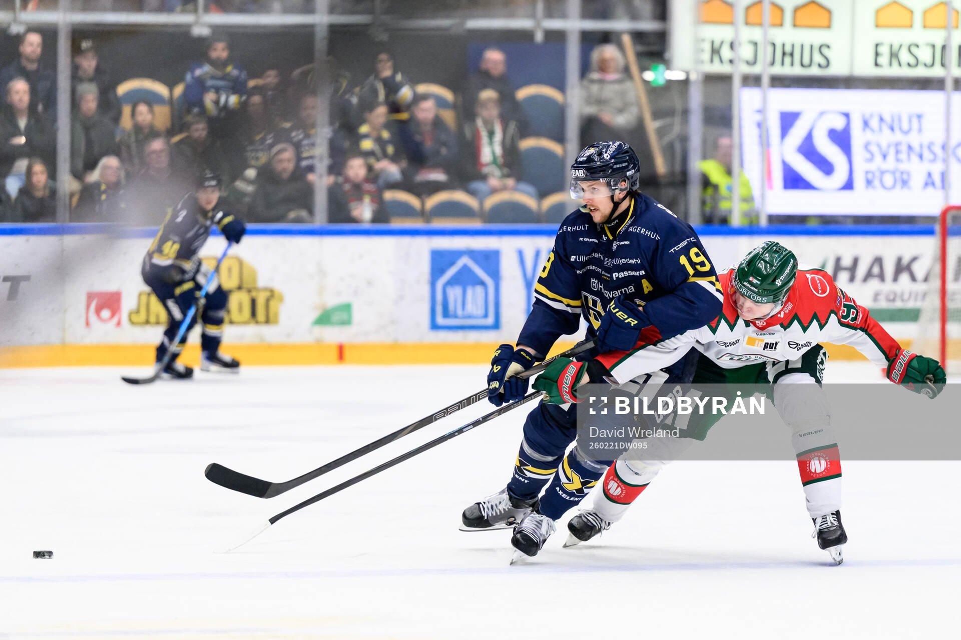 HV71s Niklas Hansson och Frölundas Filip Cederqvist