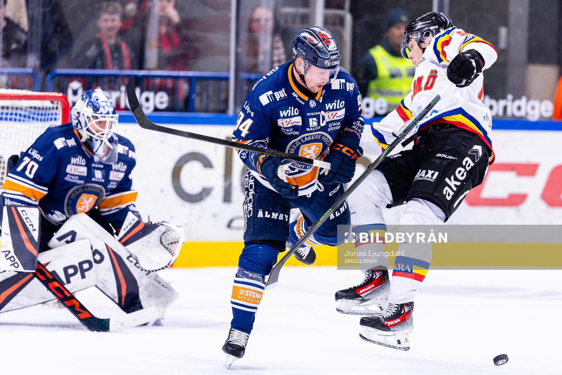 Växjös Joel Persson och Malmö Redhawks Axel Sundberg
