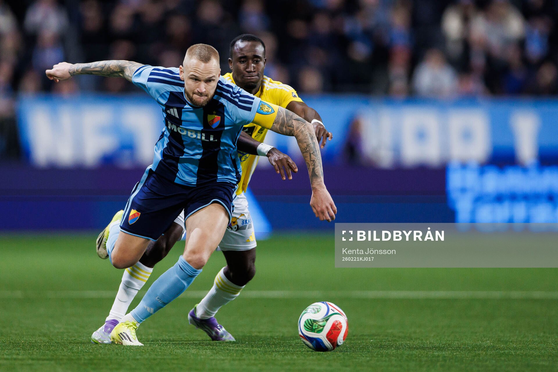 Djurgårdens Adam Ståhl och Falkenbergs FFs Wanbe Godwin