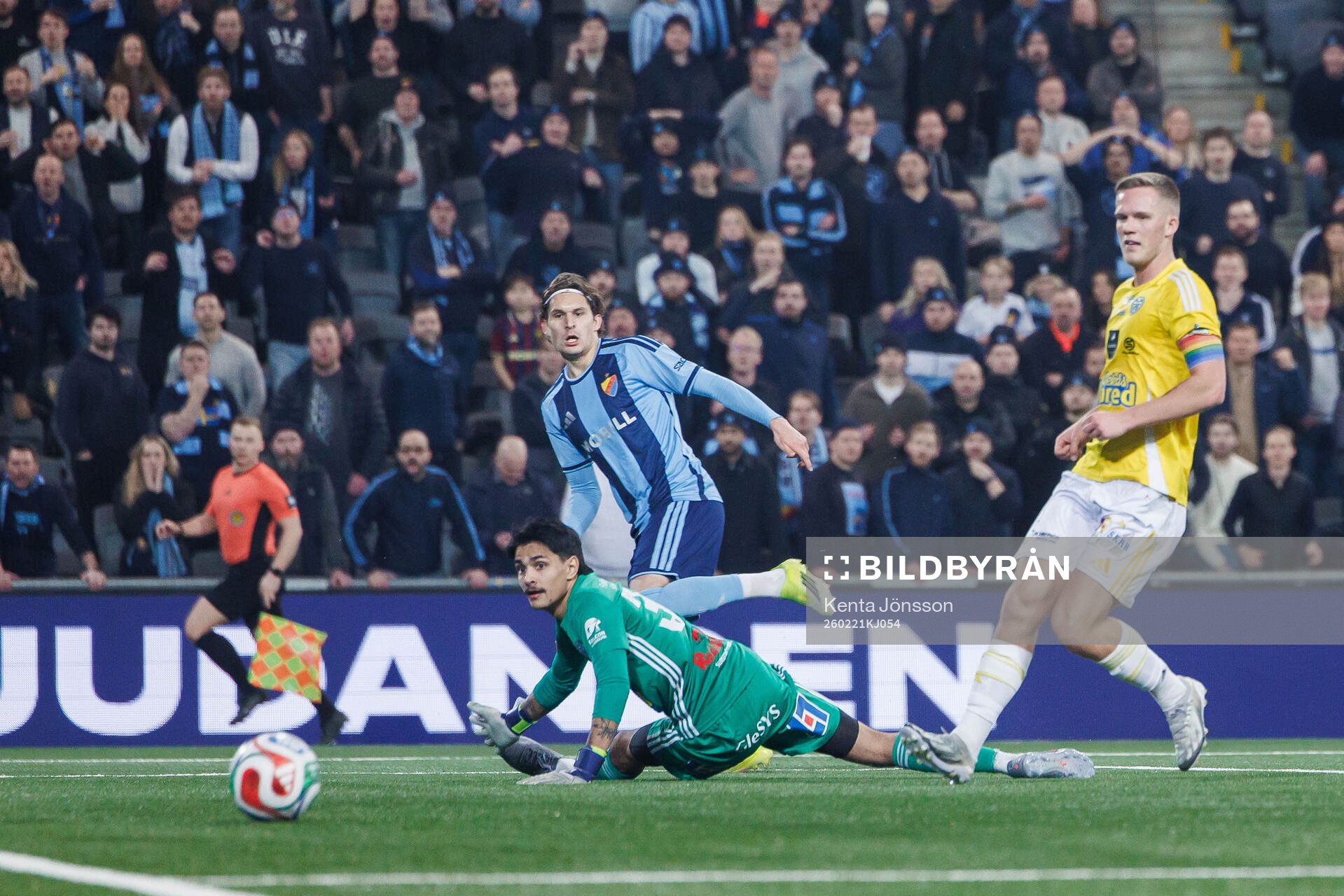 Djurgårdens Nino Zugelj och Falkenbergs FFs målvakt