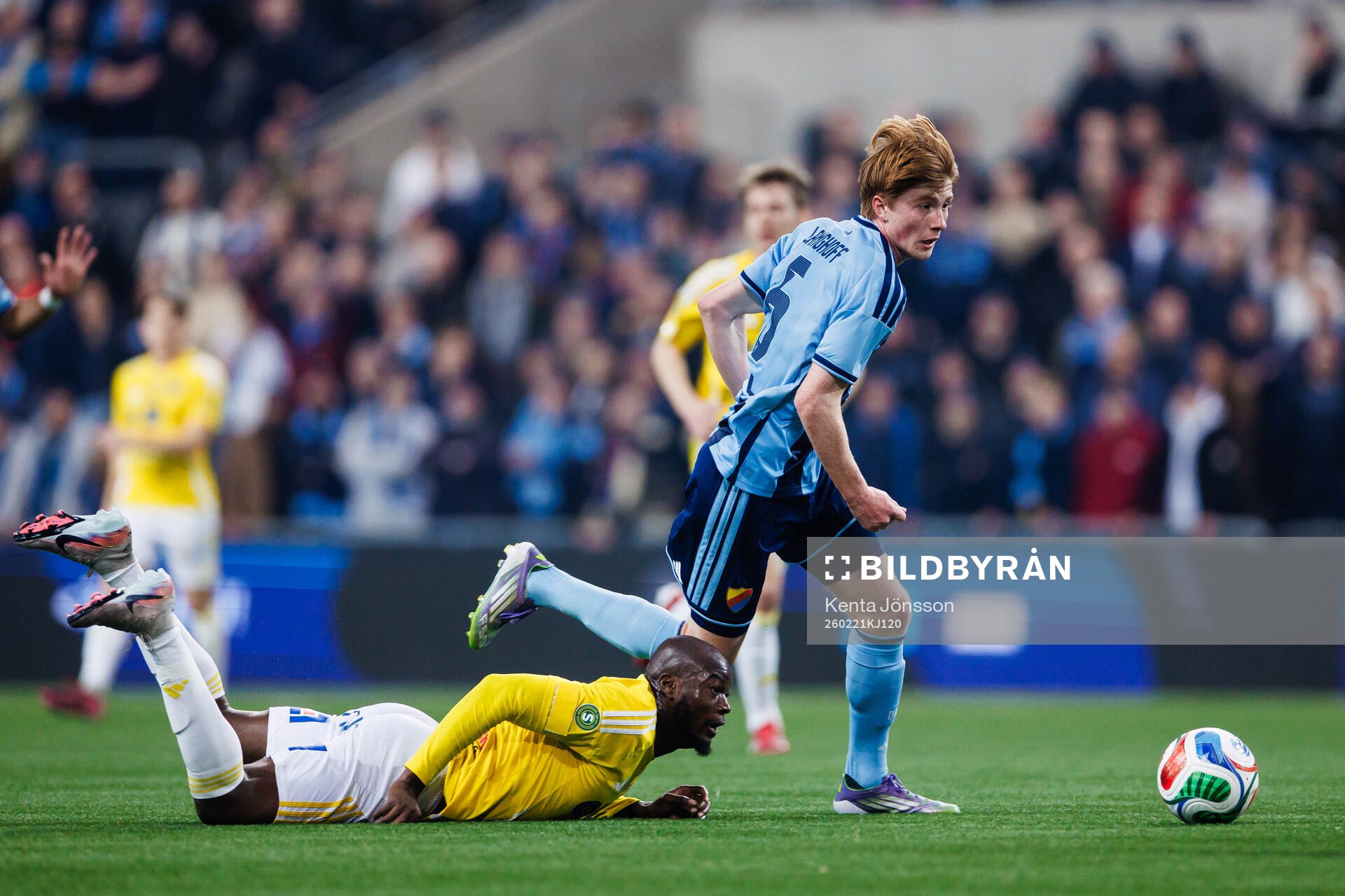 Djurgårdens Peter Langhoff och Falkenbergs Lassina Sangaré